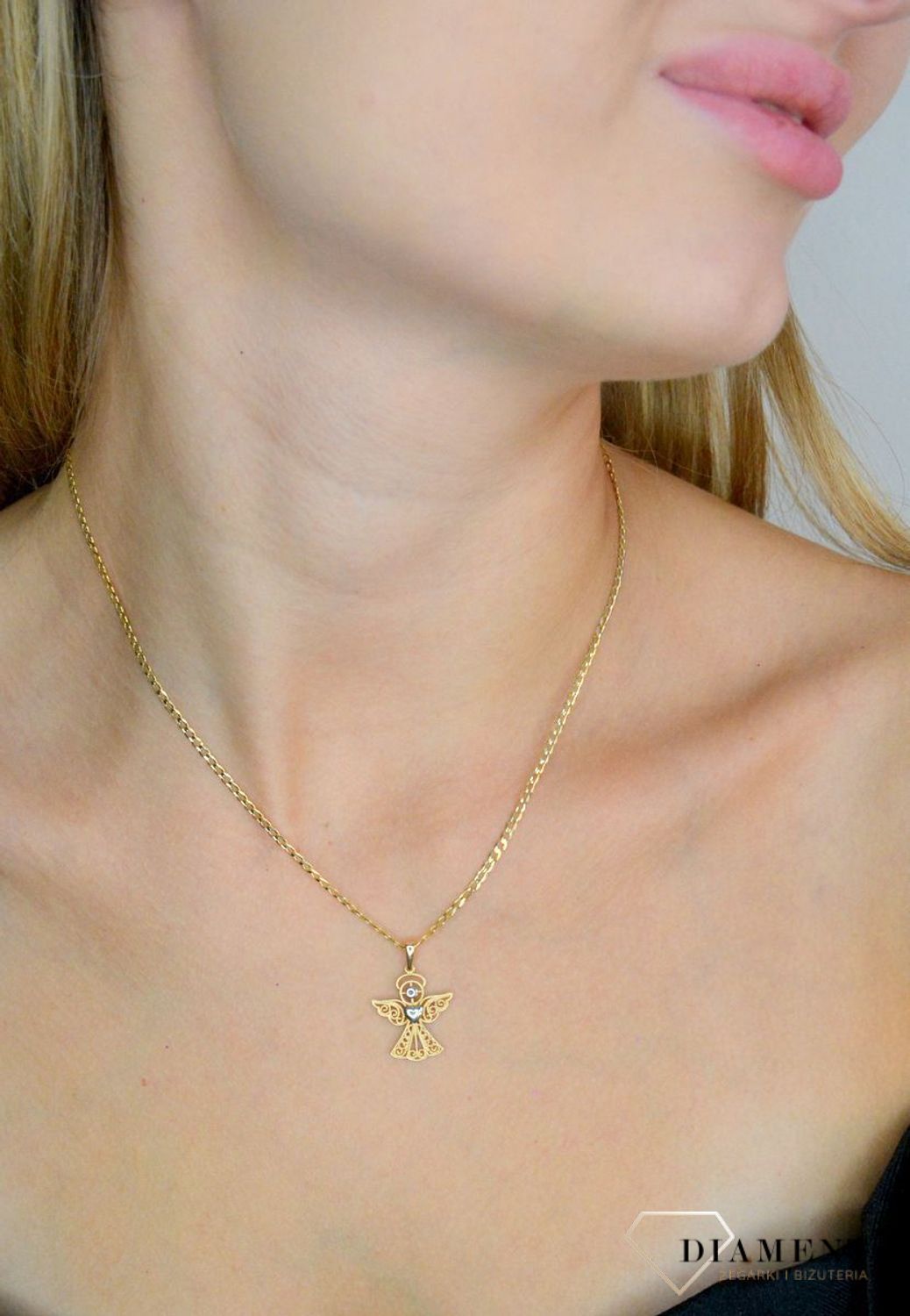 Złota zawieszka 585 ażurowy aniołek DIA-ZAW-12003-585. Złota zawieszka damska. Złota zawieszka próby 585. Złota zawieszka aniołek. Złota zawieszka idealna na prezent..jpg