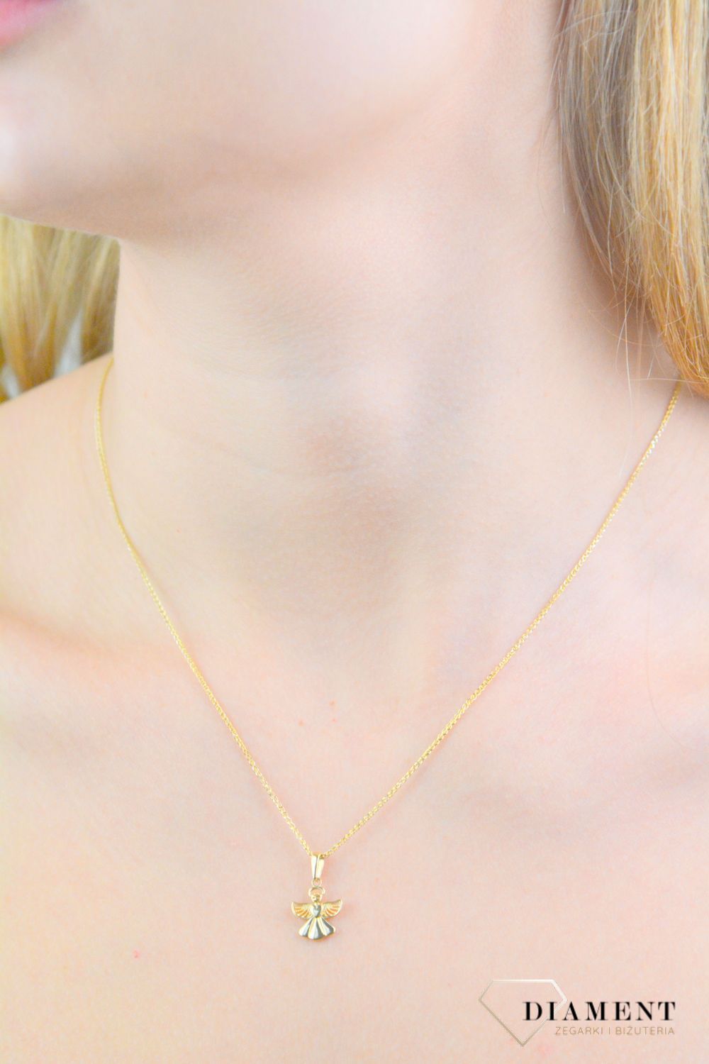 Zawieszka złota anioł z serduszkiem próba 585, DIA-ZAW-12117-585  Wisiorek został wykonany z wysokiej jakości złota próby 585. Złoto to jeden z najpopularniejszych kruszców, cenione przez kobiety 1.jpg