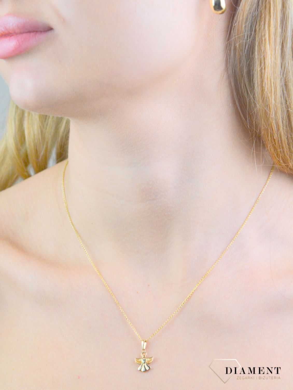 Zawieszka złota anioł z serduszkiem próba 585, DIA-ZAW-12117-585  Wisiorek został wykonany z wysokiej jakości złota próby 585. Złoto to jeden z najpopularniejszych kruszców, cenione przez kobiety 1.jpg
