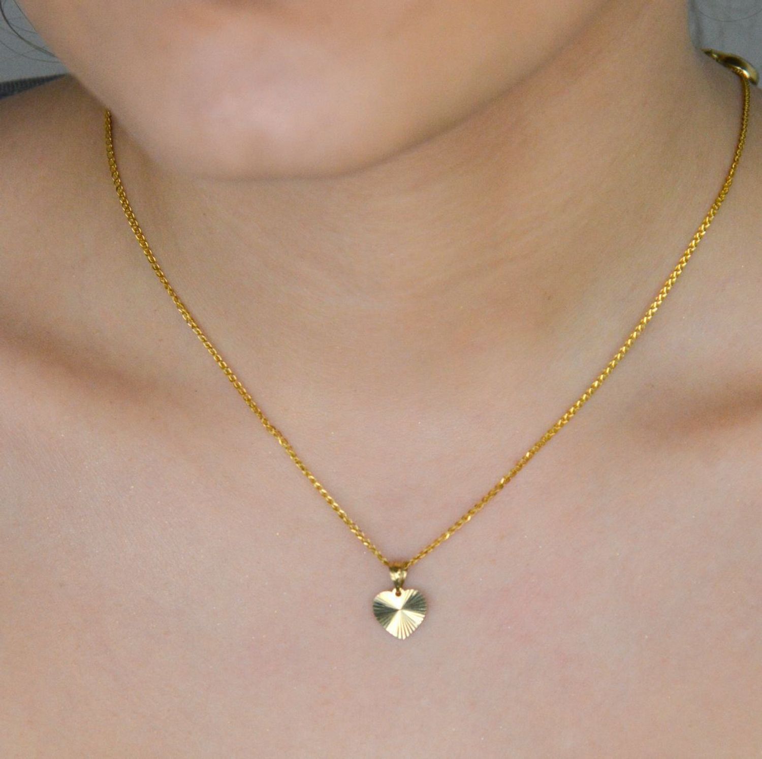 Zawieszka złota małe serduszko z grawerem pr 585, DIA-ZAW-12118-585 Małe serduszko wykonane z wysokiej jakości złota próby 585 o masie 0,47 grama 1.jpg