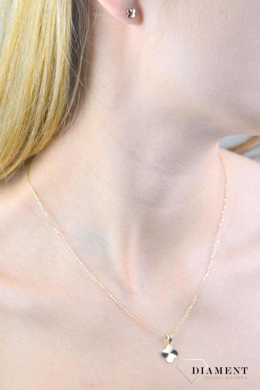 Zawieszka złota koniczynka grawerowana próba 585, DIA-ZAW-12147-585  Wisiorek został wykonany z wysokiej jakości złota próby 585..jpg