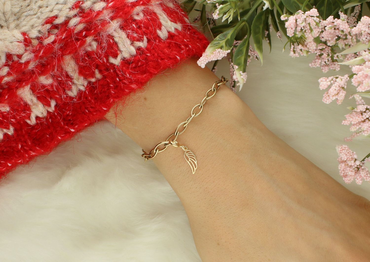 Zawieszka złota piórko charms próba 585, DIA-ZAW-12148-585 Złota zawieszka 585 piórko charms do bransoletki. Złota zawieszka wykonana z próby złota 585 w kształcie piórka, służąca jako zawieszka do bransoletki..jpg