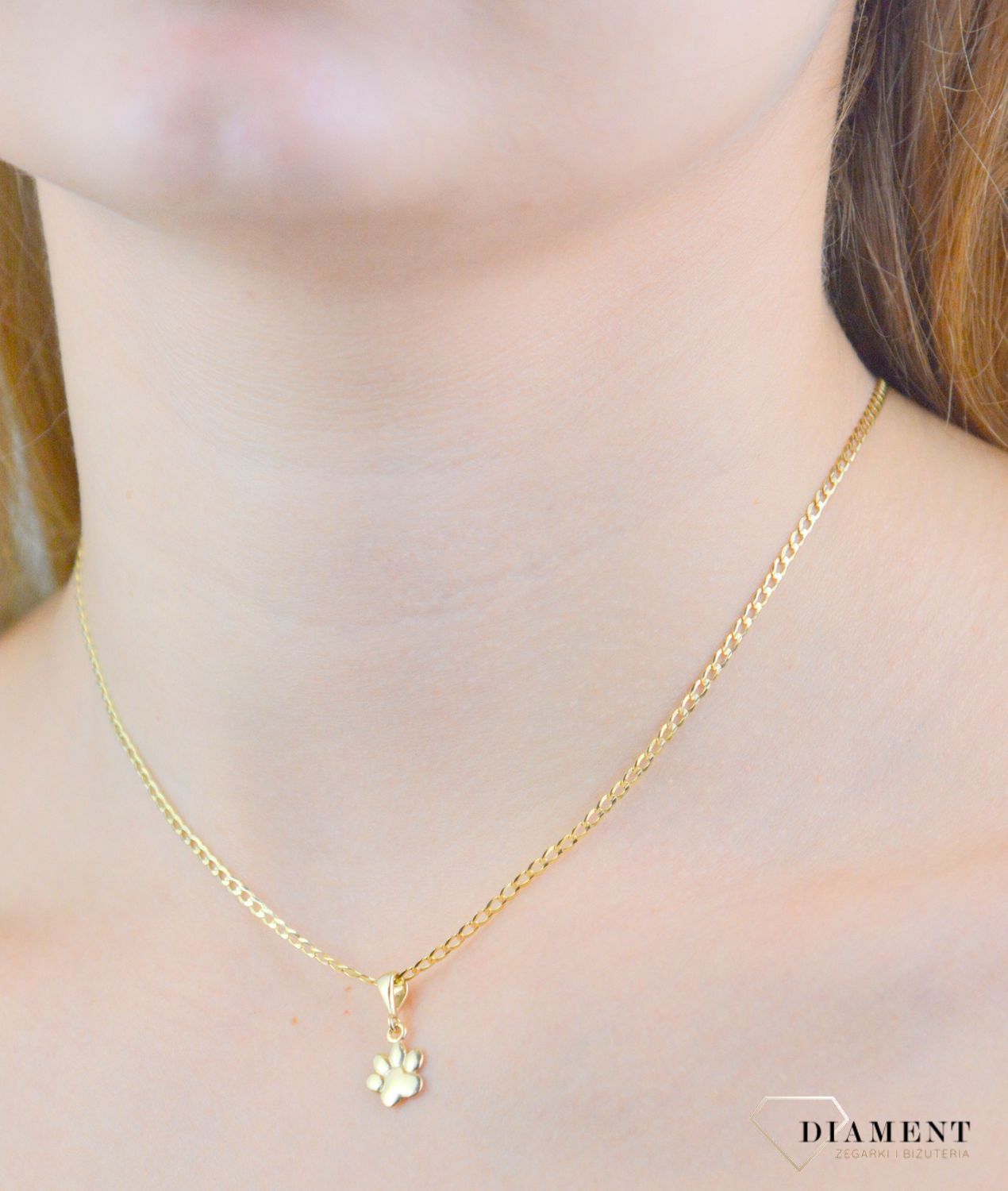 Zawieszka złota łapka psa próba 585, DIA-ZAW-12151-585  Wisiorek został wykonany z wysokiej jakości złota próby 585 . Złoto to jeden z najpopularniejszych kruszców, cenione przez kobiety 1.jpg