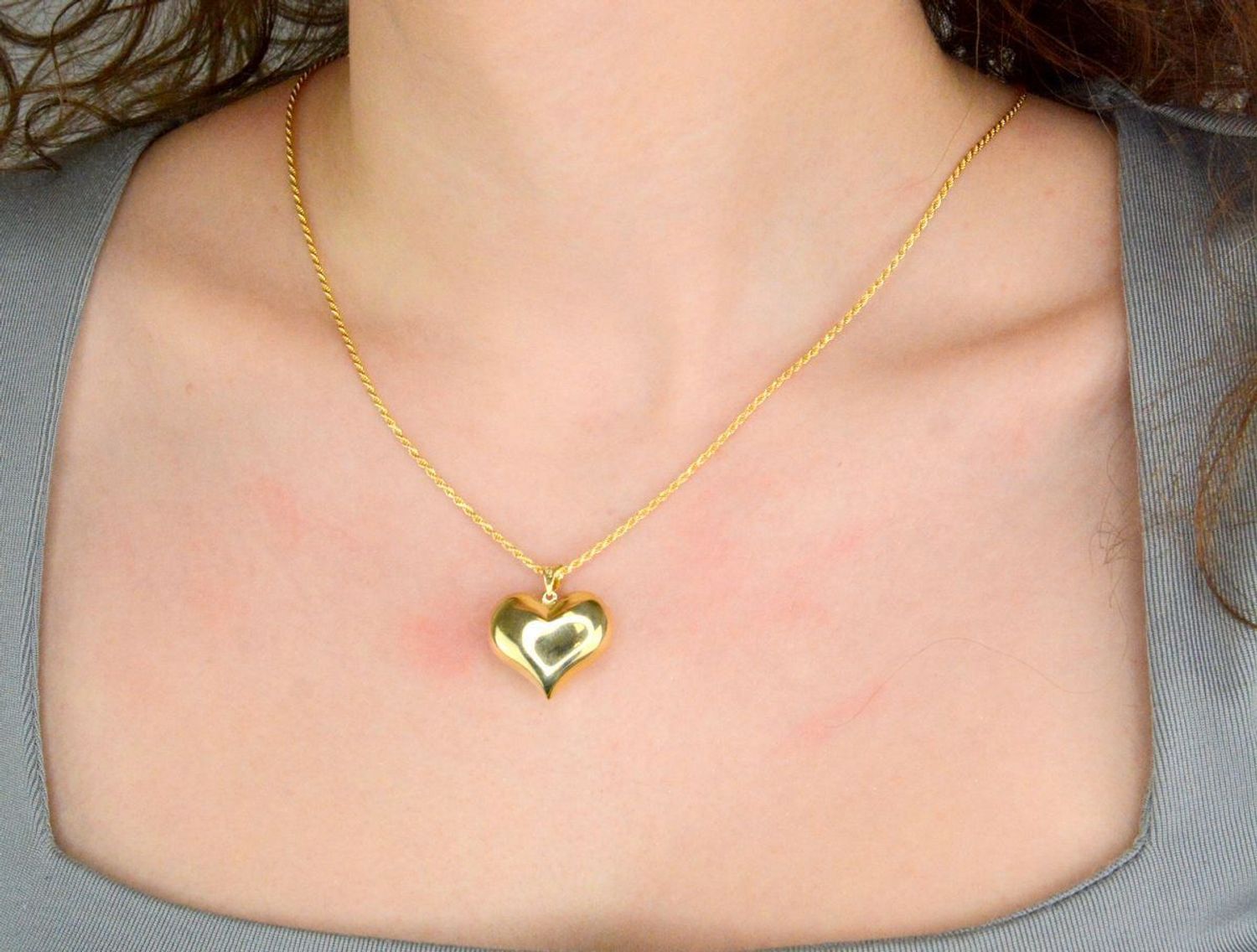 Zawieszka serce gładkie próba 585, DIA-ZAW-12153-585, Wisiorek został wykonany z wysokiej jakości złota próby 585. Złoto to jeden z najpopularniejszych kruszców, cenione przez kobiety na całym świecie i często wykor.jpg