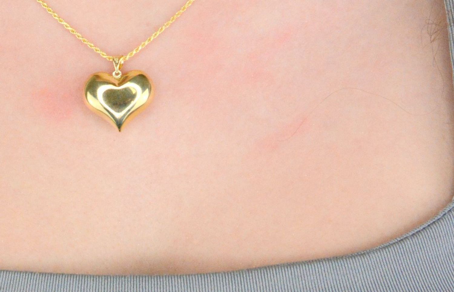 Zawieszka serce gładkie próba 585, DIA-ZAW-12153-585, Wisiorek został wykonany z wysokiej jakości złota próby 585. Złoto to jeden z najpopularniejszych kruszców, cenione przez kobiety na całym świecie i często wykor.jpg
