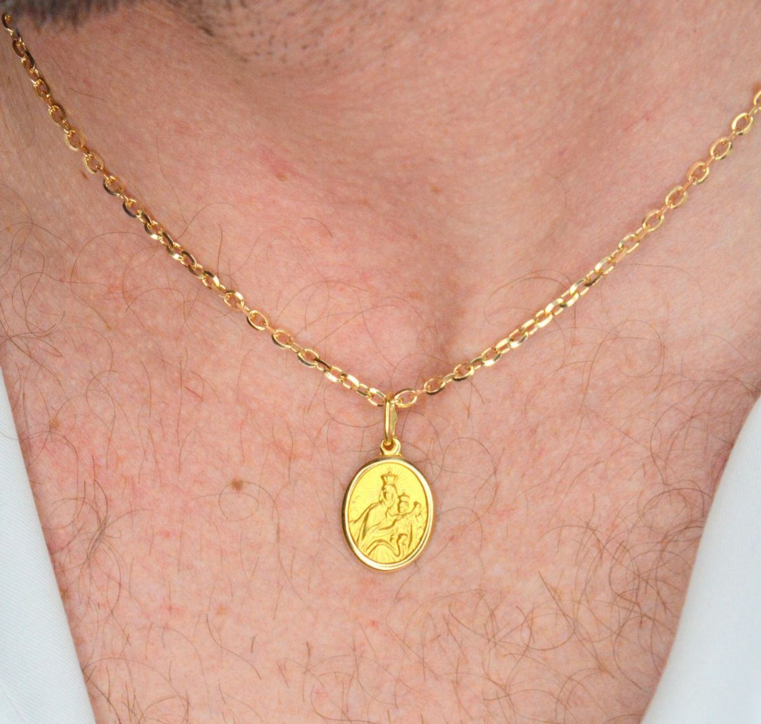 Zawieszka medalik szkaplerz owalny próba 585, DIA-ZAW-12172-585, Medalik będący wspaniałą pamiątką i prezentem z okazji chrztu, komunii czy bierzmowania. Zawieszka wykonana ze złota próby 585. Piękna biżuteria o bog.jpg