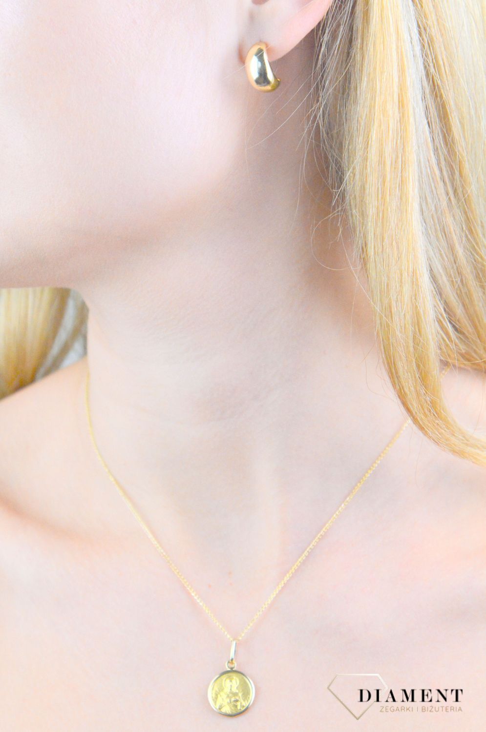 Zawieszka złota Złoty medalik Serce Jezusa, próba 585 DIA-ZAW-12173-585 Złoty medalik Serce Jezusa. Piękny medalik o bogatej symbolice religijnej. Sakralną biżuterię wykonano z 14-karatowego 1.jpg