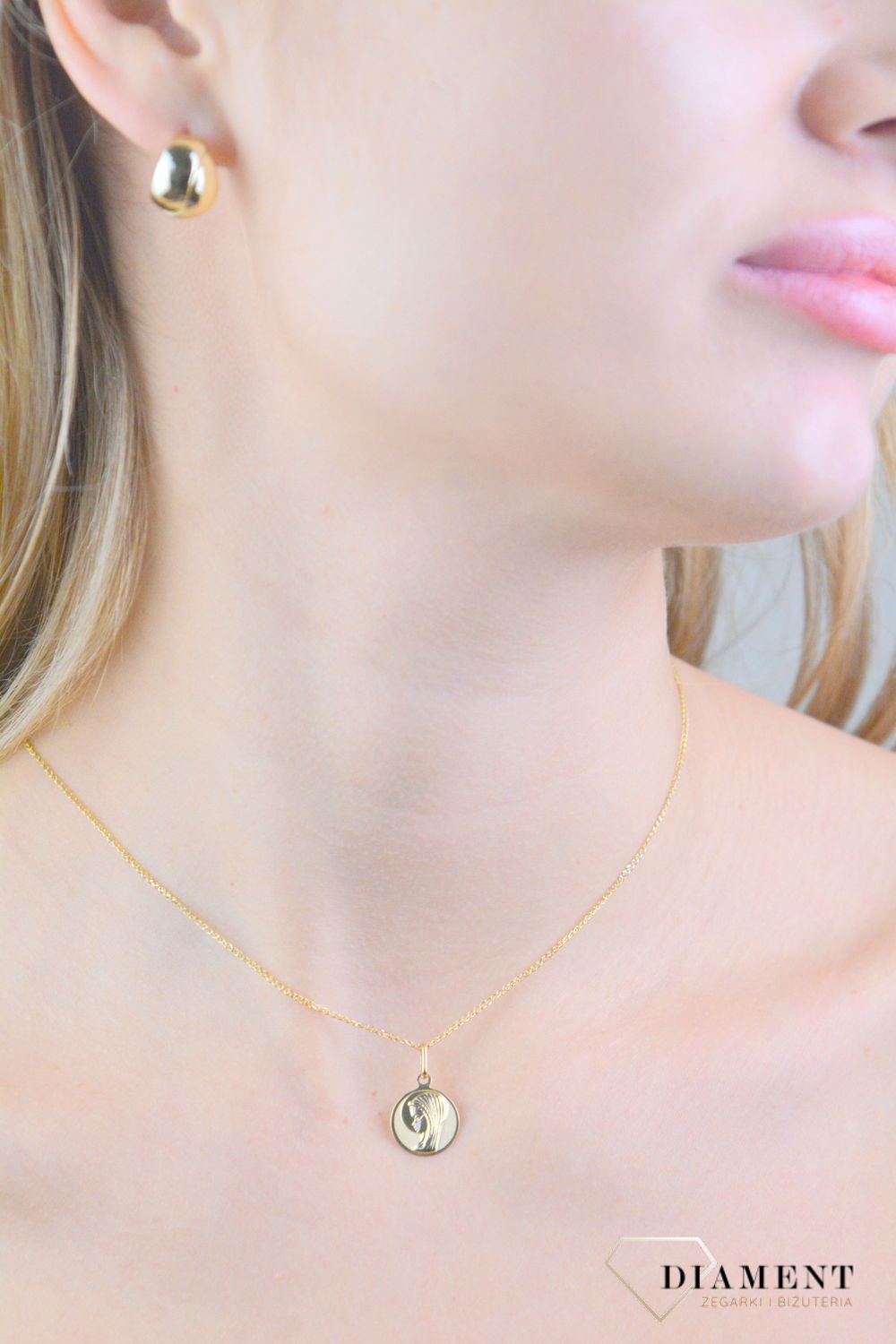 Zawieszka złota medalik matka boska próba 585, DIA-ZAW-12175-585 Złoty medalik okrągły z matem 585 Matka Boska .Złota zawieszka 585 medalik z Matką Boską. Medalik będący wspaniałą pamiątką.jpg