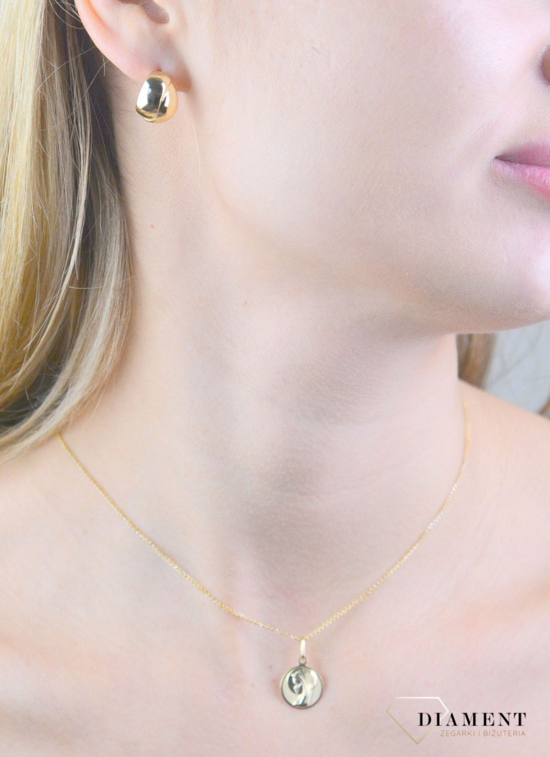 Zawieszka złota medalik matka boska próba 585, DIA-ZAW-12175-585 Złoty medalik okrągły z matem 585 Matka Boska .Złota zawieszka 585 medalik z Matką Boską. Medalik będący wspaniałą pamiątką.jpg