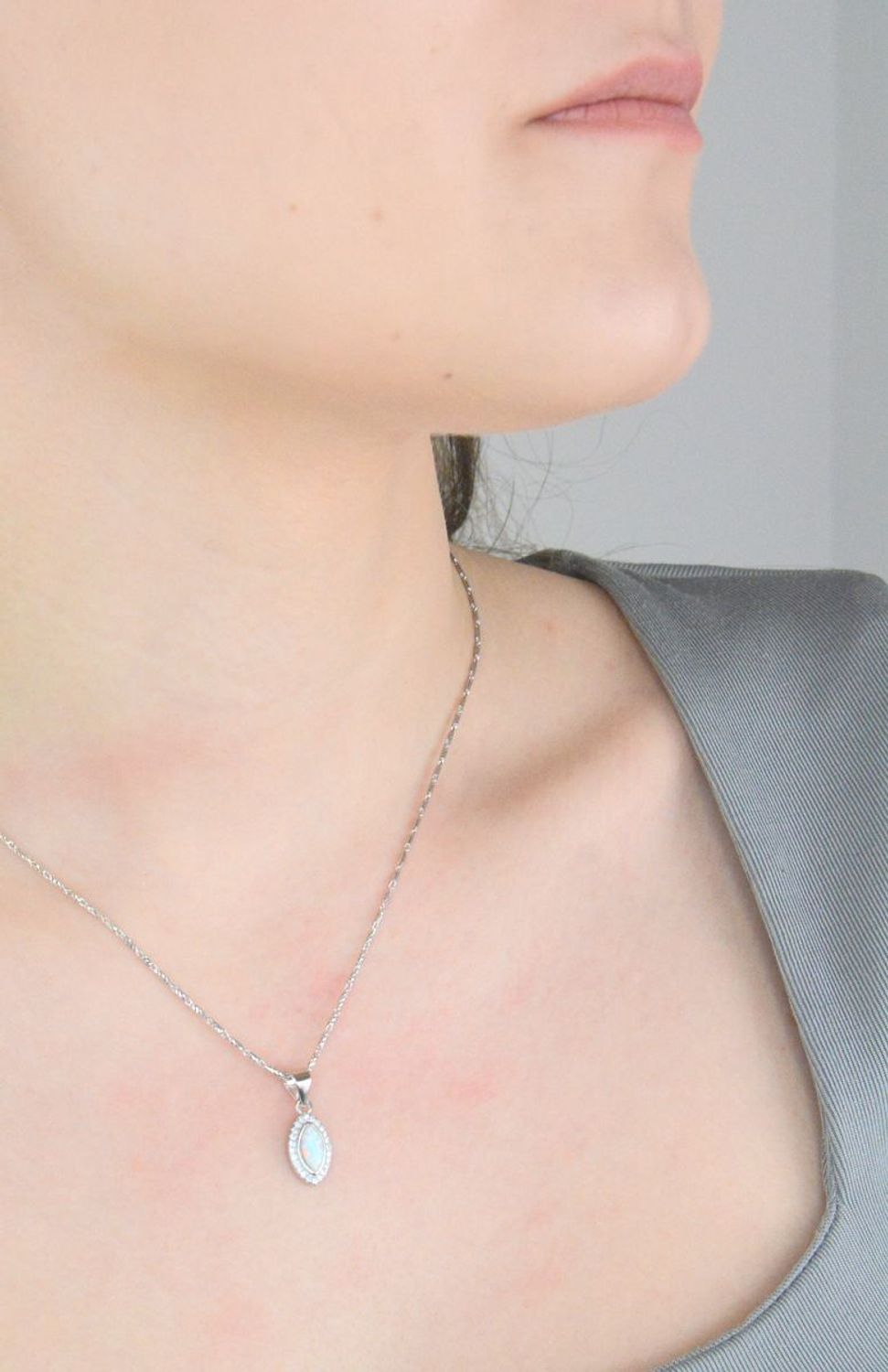 Srebrna zawieszka damska 925 z opalem i cyrkoniami DIA-ZAW-12227-925. Srebrna zawieszka damska. Srebrna zawieszka z opalem. Zawieszka srebrna do kompletu z kolczykami. Zawieszka z kamieniem na prezent.1.jpg