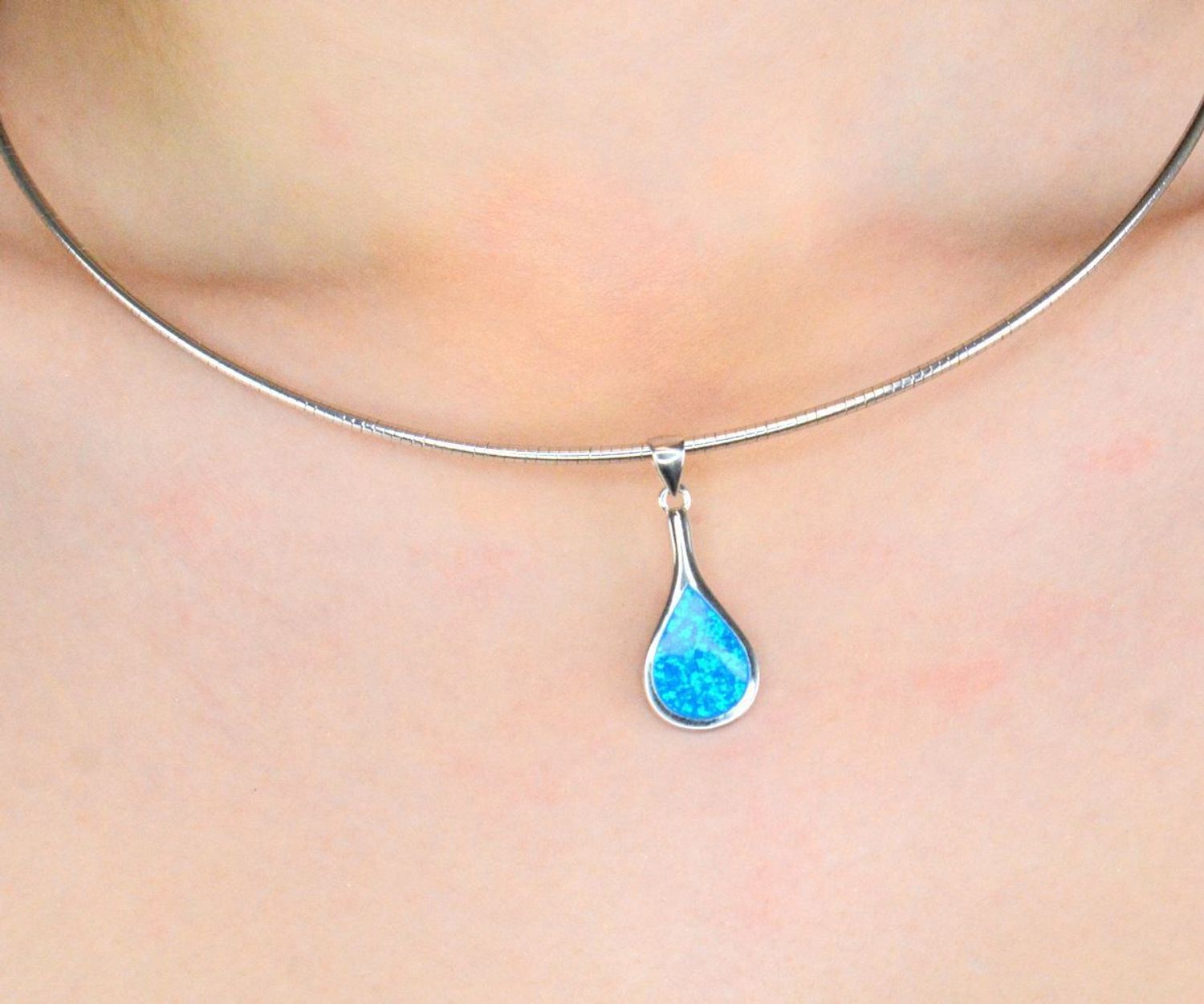 Srebrna zawieszka damska 925 łezka z niebieskim opalem DIA-ZAW-12260-925.jpg