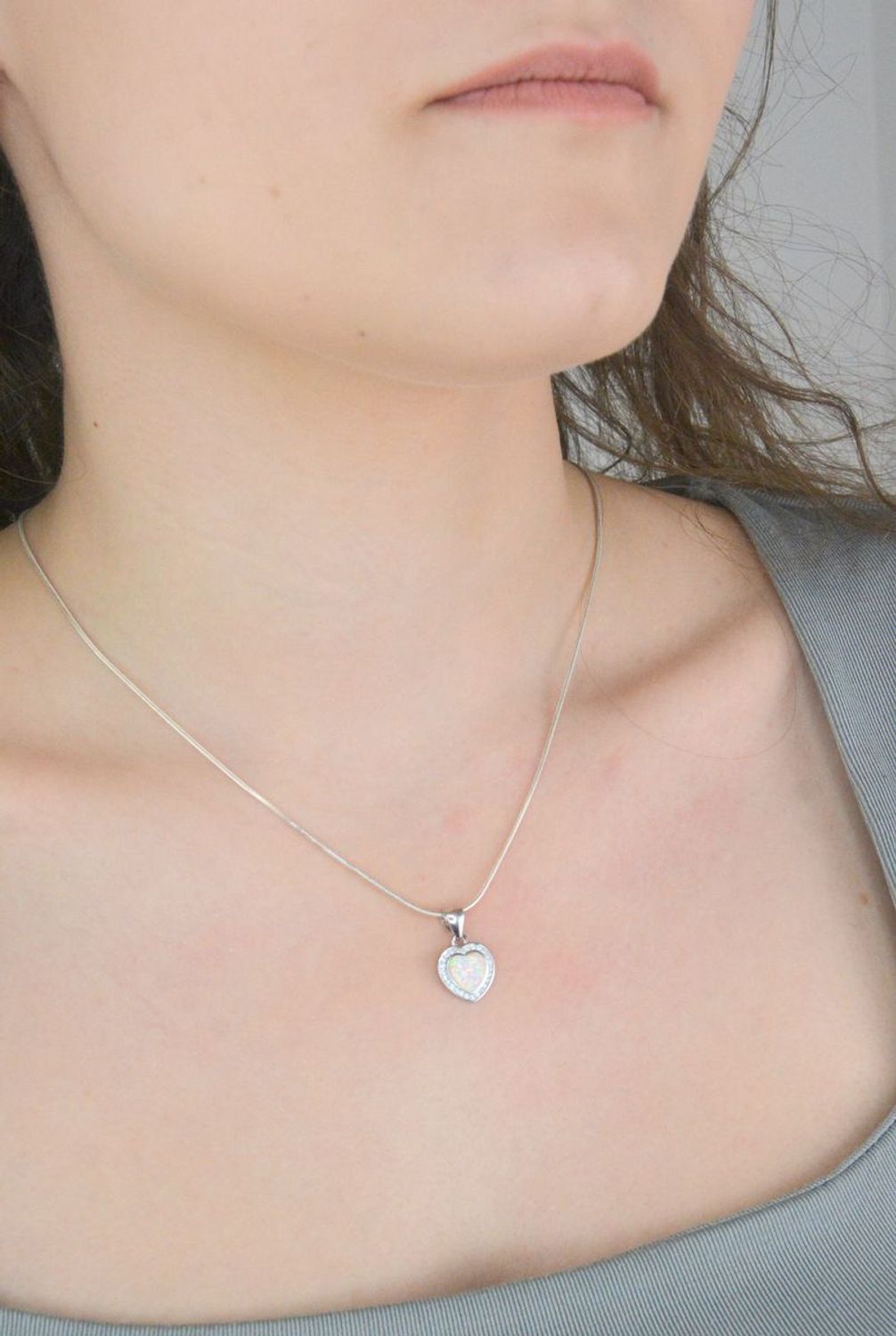 Srebrna zawieszka damska 925 serce z białym opalem DIA-ZAW-12261-925.jpg