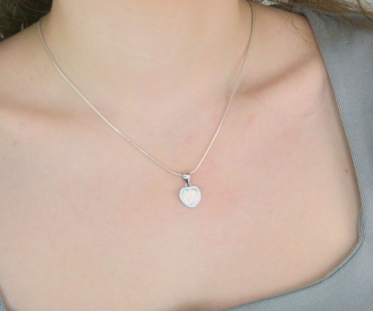 Srebrna zawieszka damska 925 serce z białym opalem DIA-ZAW-12261-925.jpg