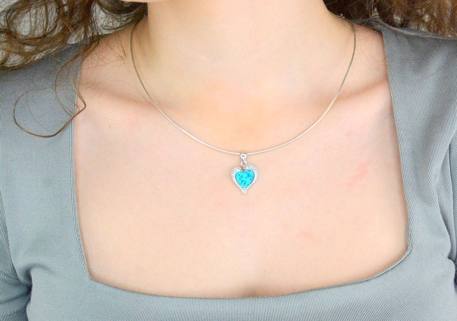 Srebrna zawieszka damska 925 serce z niebieskim opalem i cyrkoniami DIA-ZAW-12262-925.jpg