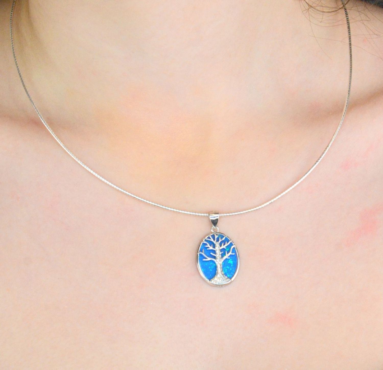 Srebrna zawieszka damska 925 owalne drzewko szczęścia z niebieskim opalem DIA-ZAW-12264-925.jpg