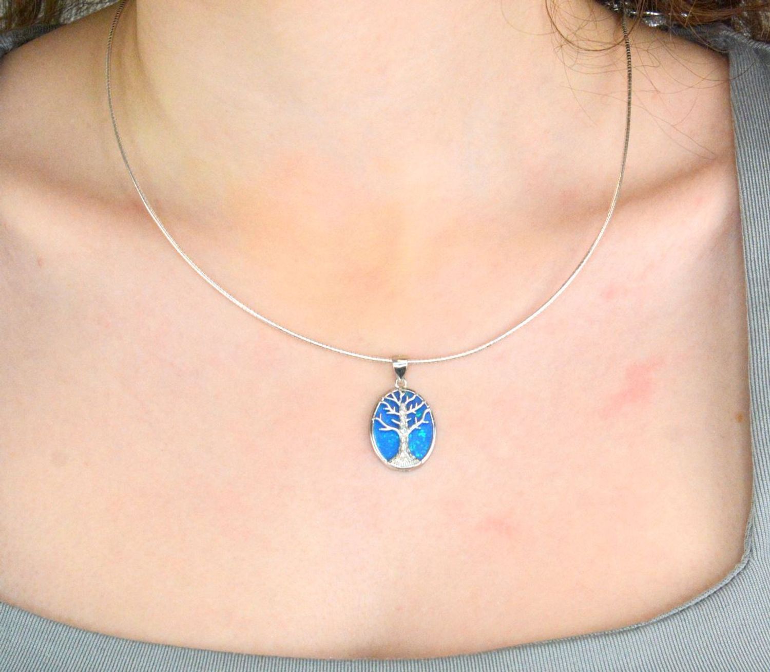 Srebrna zawieszka damska 925 owalne drzewko szczęścia z niebieskim opalem DIA-ZAW-12264-925.jpg
