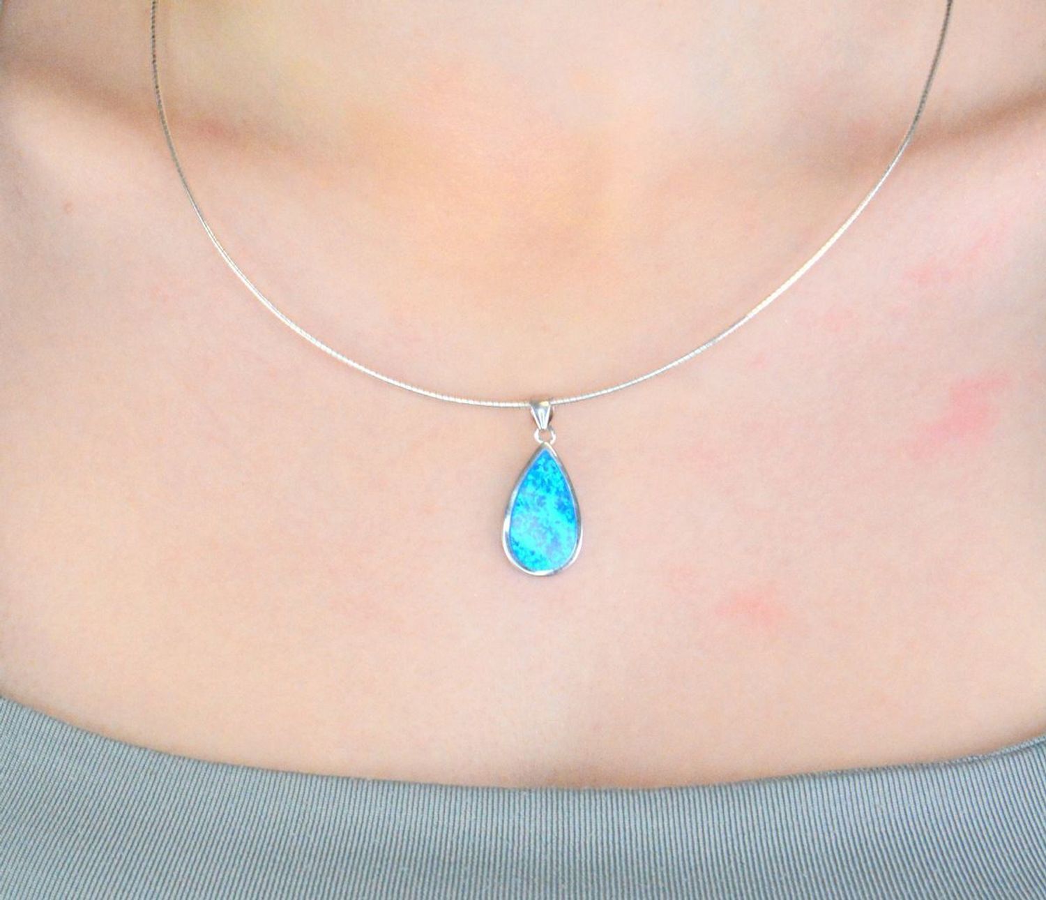 Srebrna zawieszka damska 925 łezka z niebieskim opalem DIA-ZAW-12266-925 (2).jpg