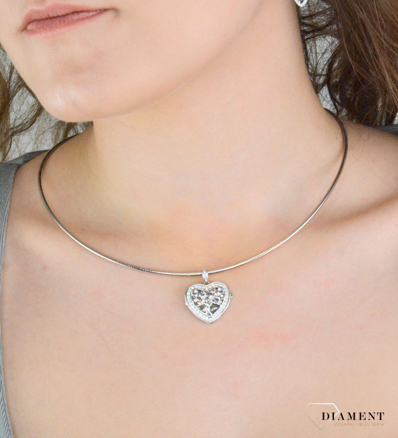 Zawieszka srebrna serce otwierane z cyrkoniami próba 925, DIA-ZAW-12334-925 Srebrna zawieszka została wykonana z najwyższej jakości srebra próby 925. Zawieszka w kształcie serca, ozdobiona cyrkoniami.1.jpg