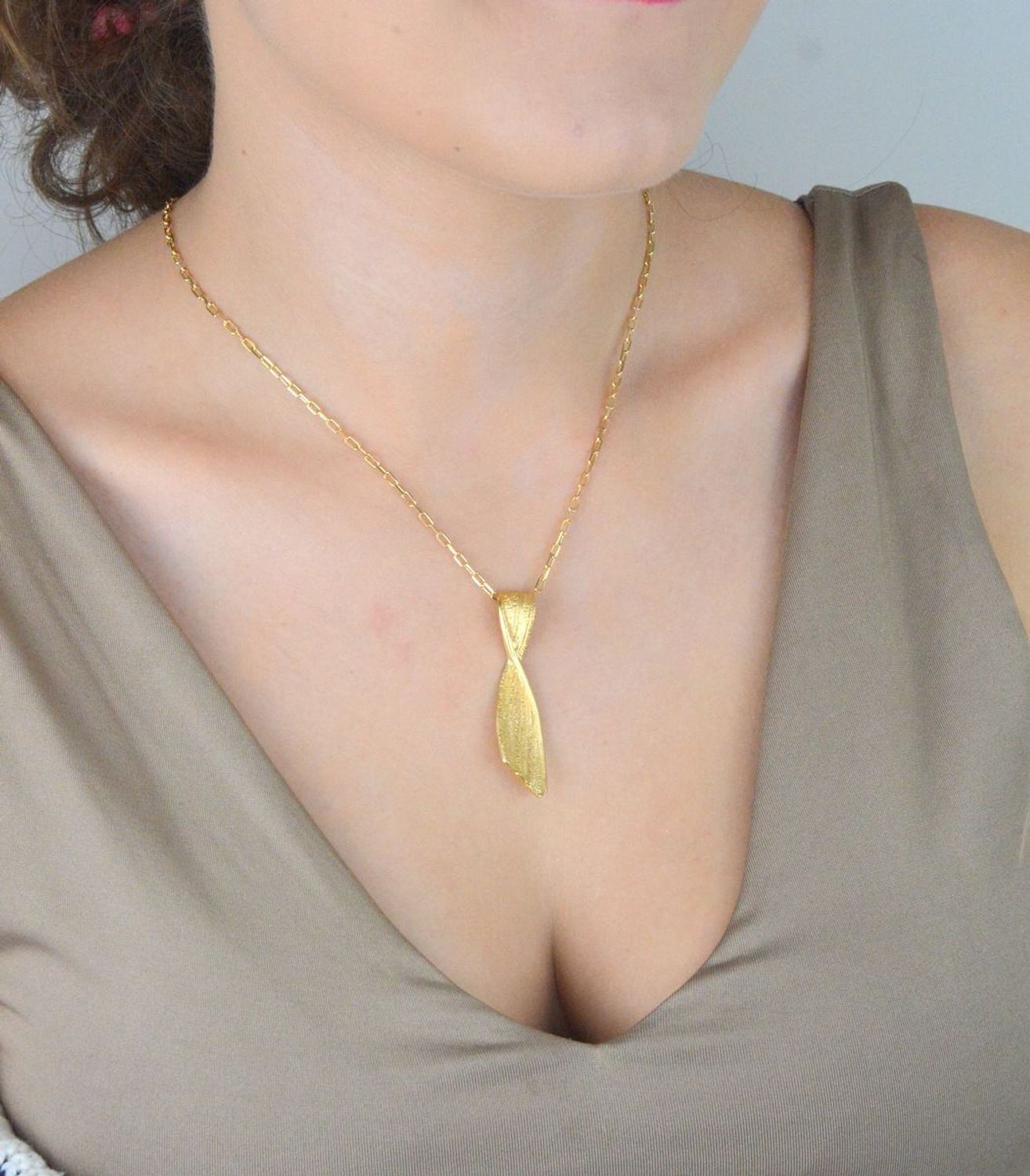 Srebrna zawieszka damska piaskowana pokryta złotem, DIA-ZAW-12381-925.jpg