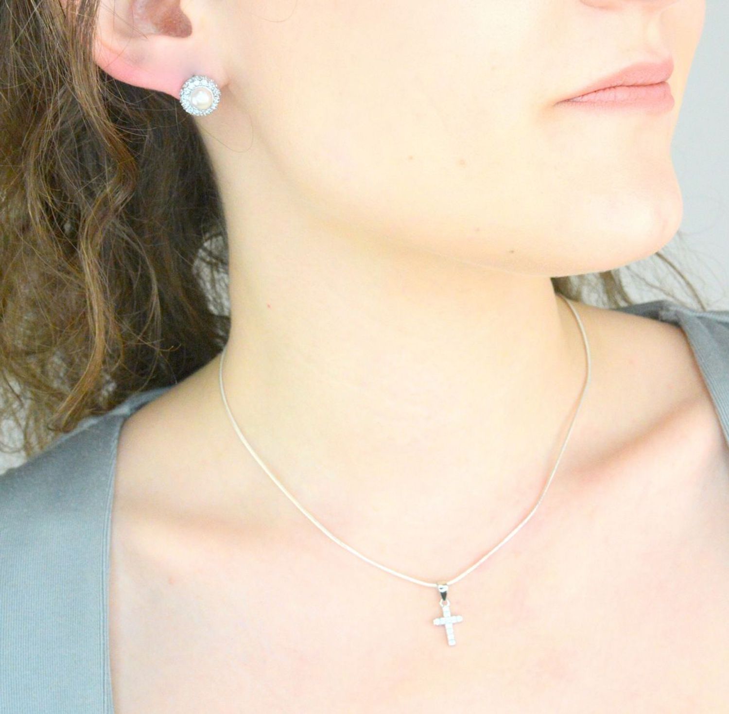 Srebrna zawieszka damska krzyżyk z cyrkoniami DIA-ZAW-12431-925. Srebrna zawieszka krzyż. Zawieszka krzyżyk z cyrkoniami. Zawieszka srebrna krzyż. Srebrny krzyżyk do łańcuszka.1.jpg