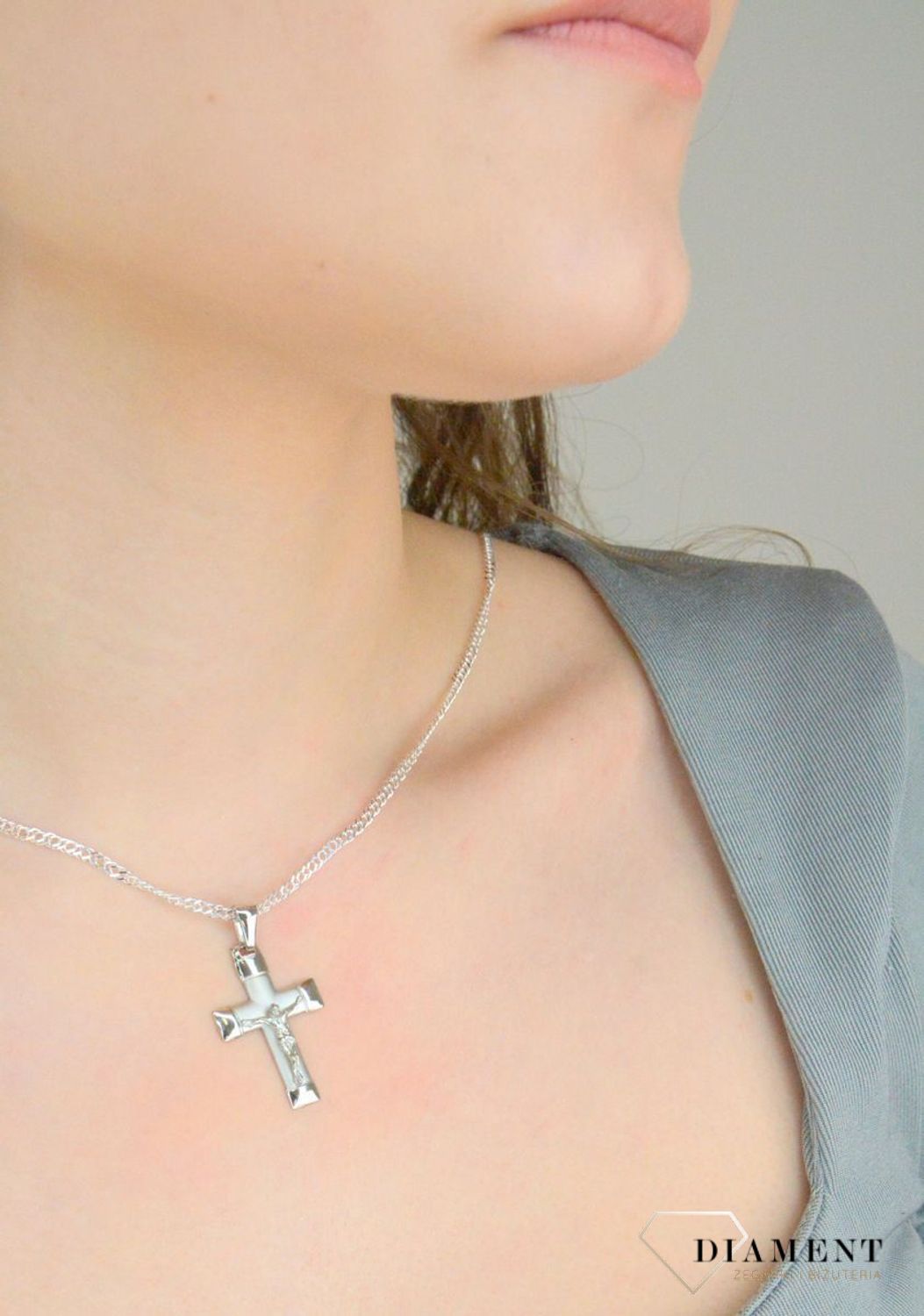 Srebrna zawieszka krzyż z wizerunkiem Jezusa Chrystusa DIA-ZAW-12432-925. Srebrna zawieszka krzyż. Zawieszka krzyżyk z wizerunkiem Jezusa. Zawieszka srebrna krzyż. Srebrny krzyżyk do łańcuszka.1.jpg