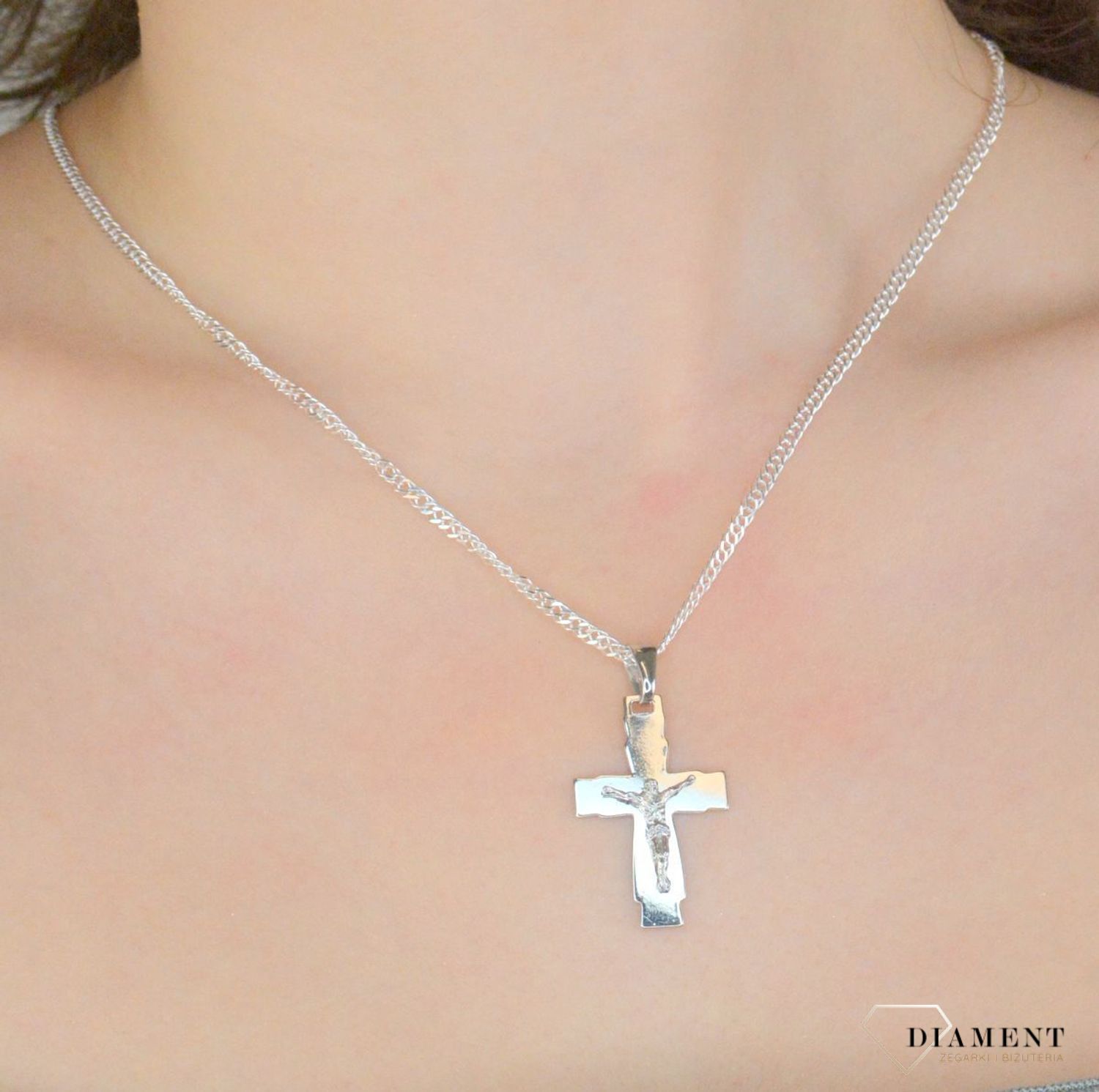 Srebrna zawieszka krzyż z wizerunkiem Jezusa Chrystusa DIA-ZAW-12433-925. Srebrna zawieszka krzyż. Zawieszka krzyżyk z wizerunkiem Jezusa. Zawieszka srebrna krzyż. Srebrny krzyżyk do łańcuszka.1.jpg