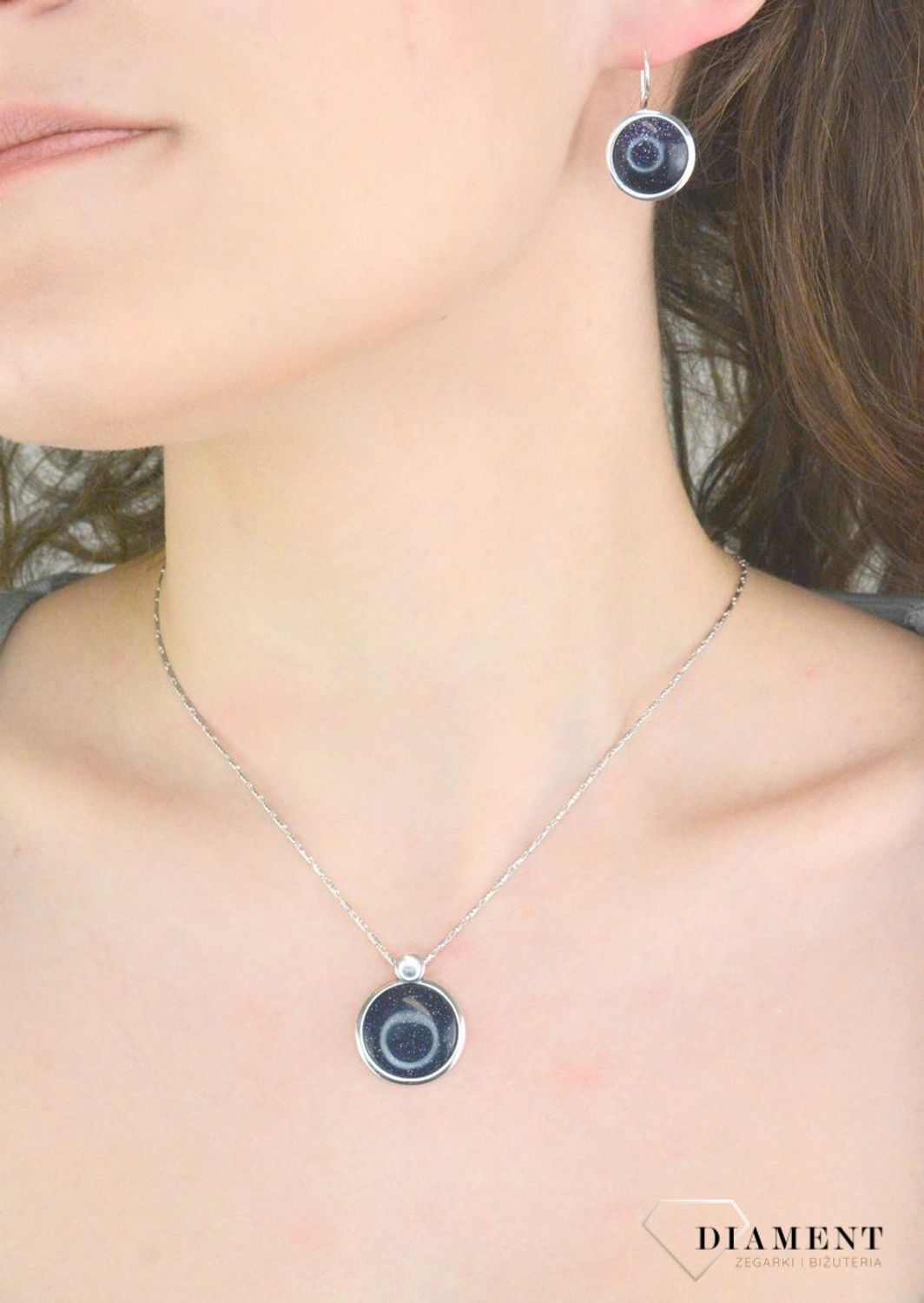 Zawieszka srebrna okrągła noc kairu pr 925, DIA-ZAW-12593-925 Srebrna okrągła zawieszka została wykonana z najwyższej jakości srebra próby 925. Zawieszka w okrągłym kształcie ozdobiona 1.jpg