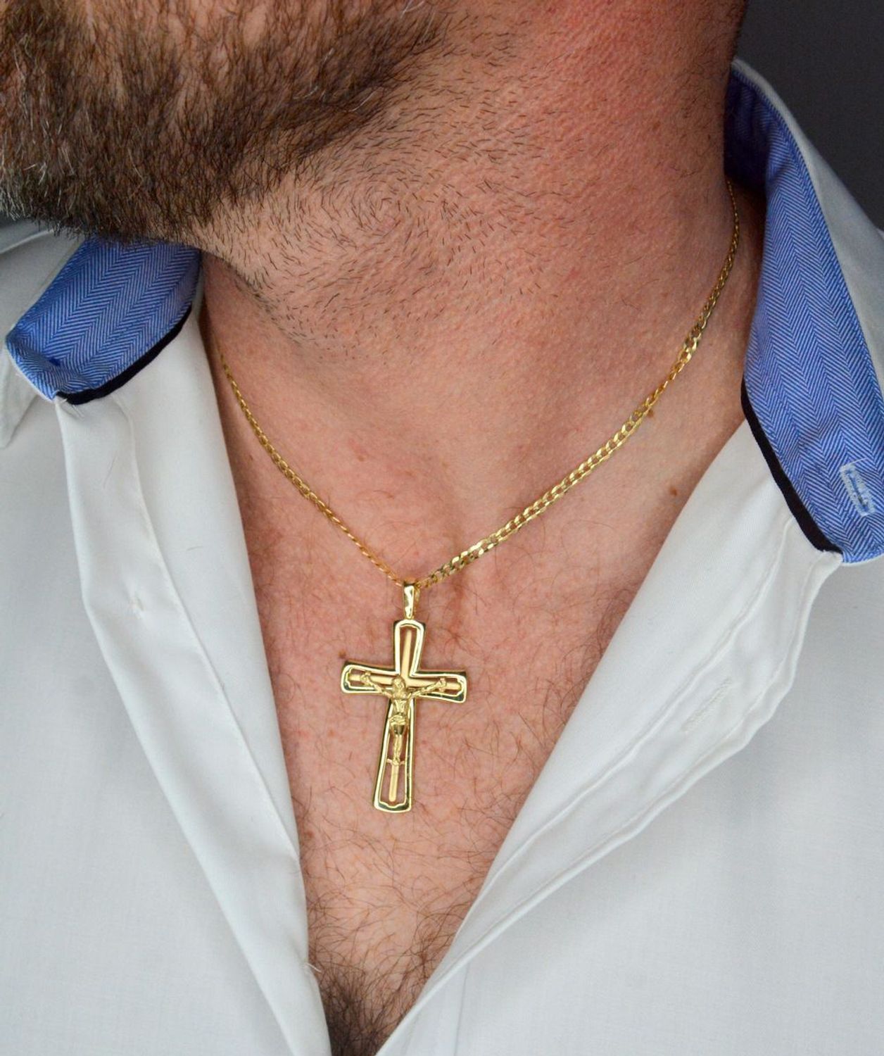 Zawieszka złota krzyż z wizerunkiem Jezusa próba 585, DIA-ZAW-12612-585 Złoty wisiorek krzyżyk, wykonany z żółtego złota. Biżuteria sakralna. Wisiorek wykonany z największą starannością i dbałością o szczegóły..jpg