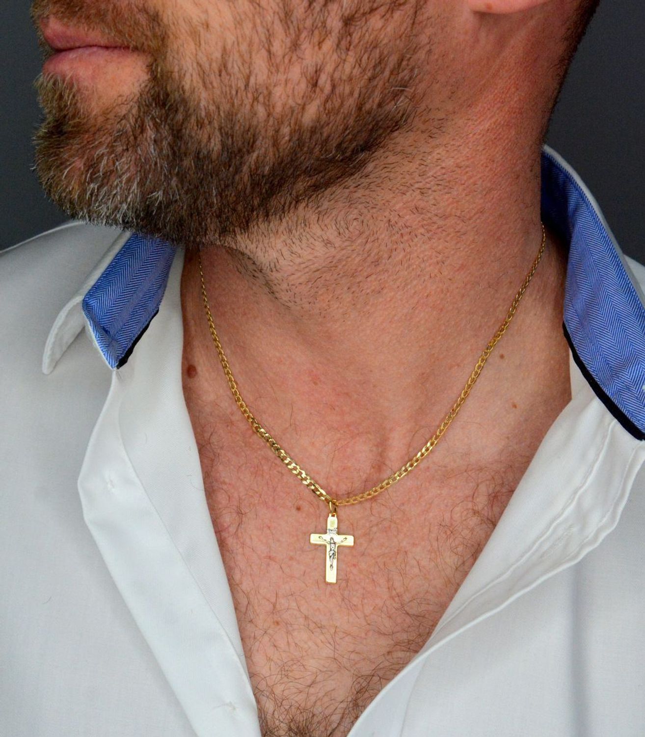 Zawieszka złoty krzyż z wizerunkiem Jezusa próba 585, DIA-ZAW-12618-585 łoty wisiorek krzyżyk, wykonany z żółtego i białego złota. Biżuteria sakralna. Wisiorek wykonany z największą starannością.jpg