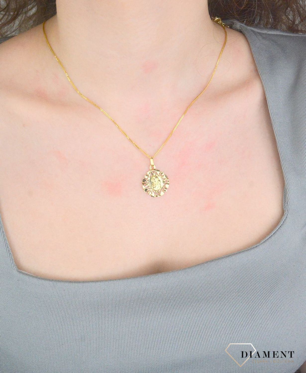 Zawieszka złota medalik Matka Boska Częstochowska próba 585, DIA-ZAW-12620-585 Złoty wisiorek medalik, wykonany z żółtego złota. Biżuteria sakralna. Wisiorek wykonany z największą starannością i.jpg