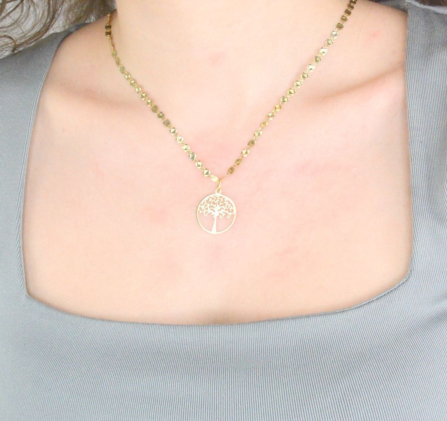 Zawieszka złota drzewko szczęścia próba 585, DIA-ZAW-12628-585 Wisiorek został wykonany z wysokiej jakości złota próby 585. Złoto to jeden z najpopularniejszych kruszców, cenione przez kobiety na.jpg