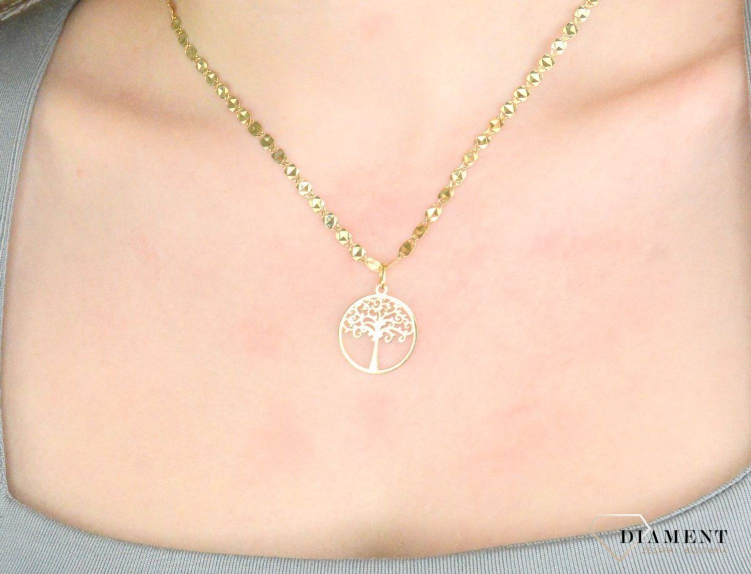 Zawieszka złota drzewko szczęścia próba 585, DIA-ZAW-12628-585 Wisiorek został wykonany z wysokiej jakości złota próby 585. Złoto to jeden z najpopularniejszych kruszców, cenione przez kobiety na.jpg