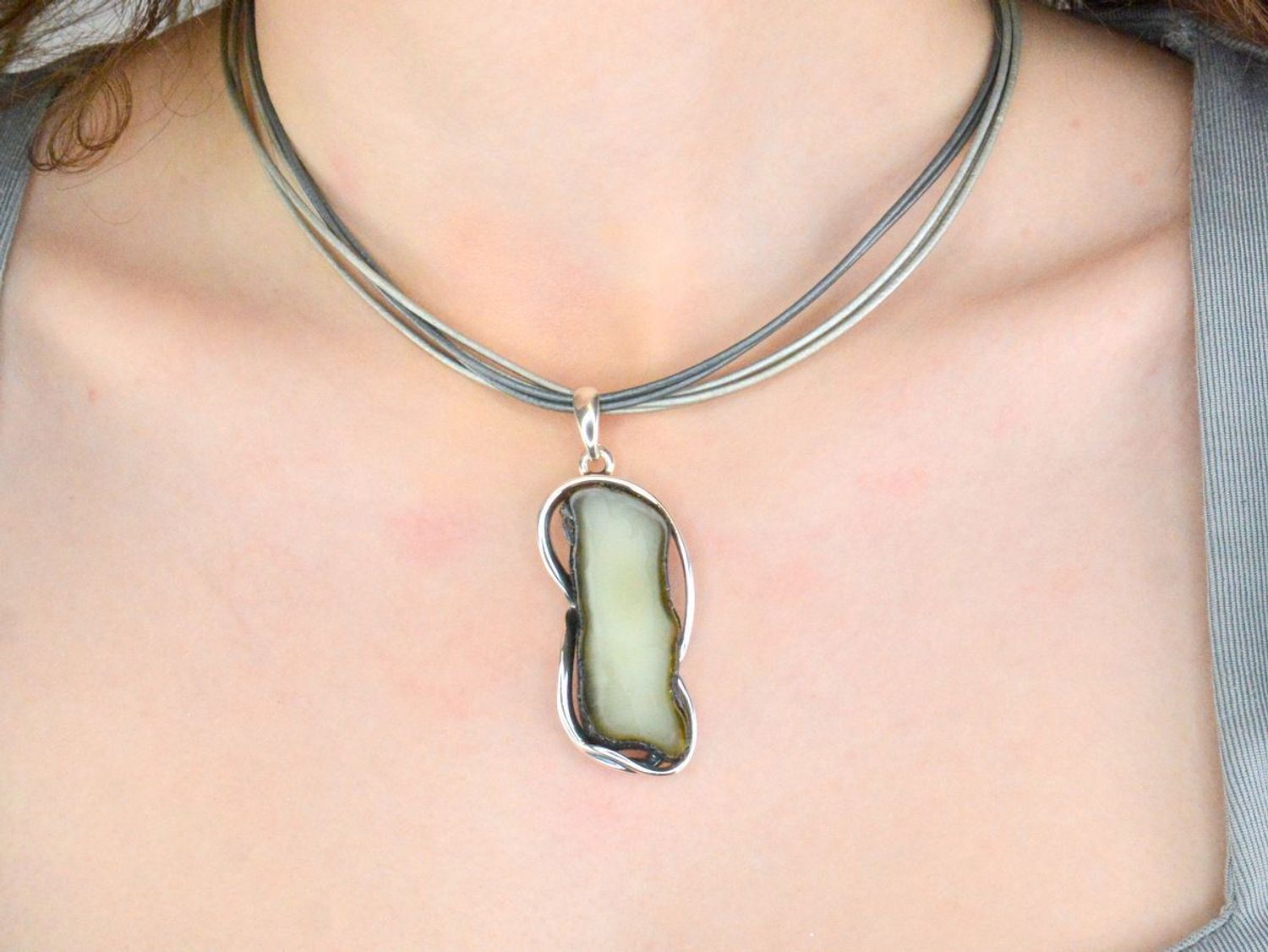 Zawieszka srebrna bursztyn bałtycki pr 925, DIA-ZAW-12743-925  Srebrna zawieszka bursztyn bałtycki to propozycja od Sklepu Jubilerskiego Diament. Bursztyn 1.jpg