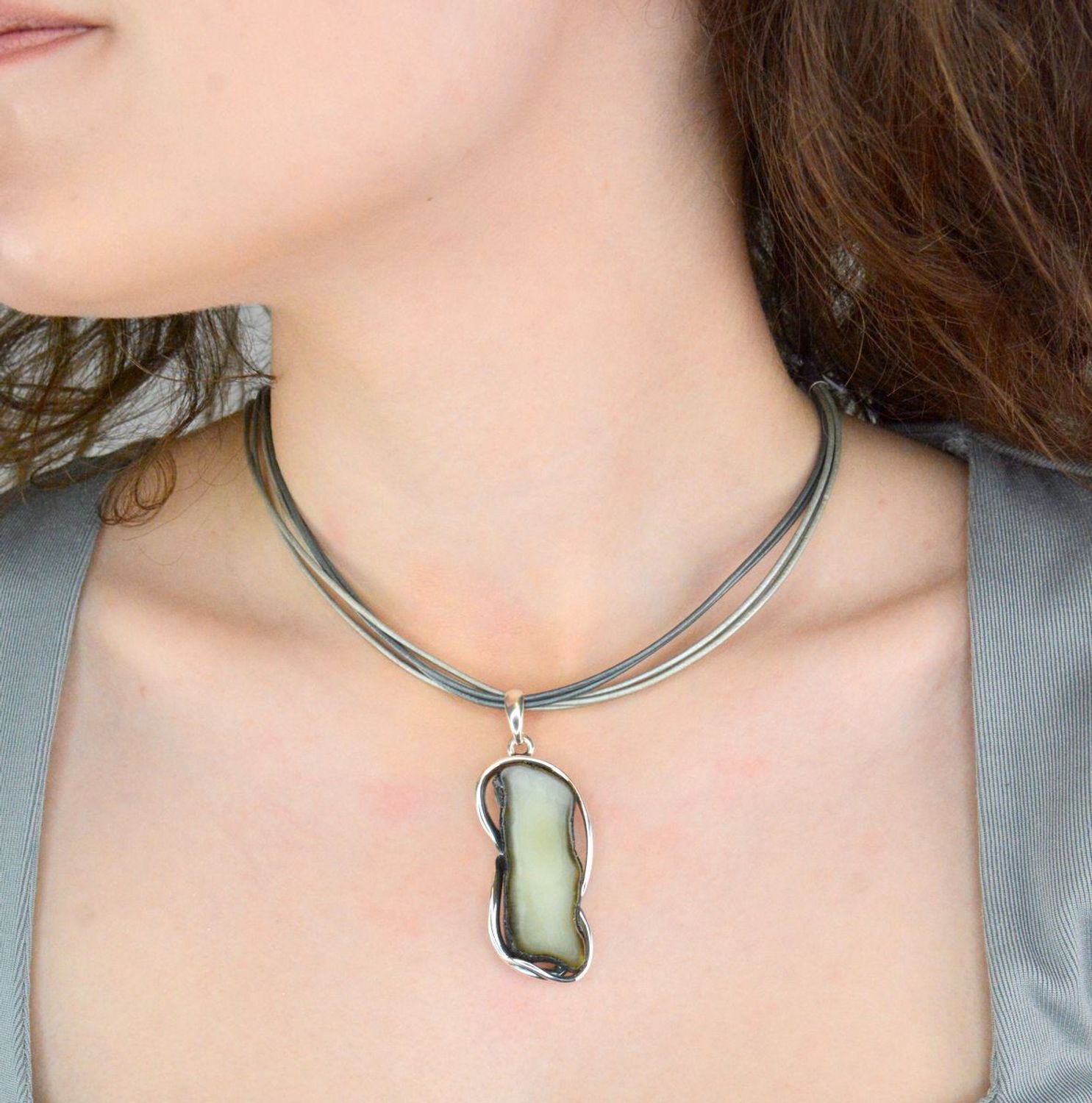 Zawieszka srebrna bursztyn bałtycki pr 925, DIA-ZAW-12743-925  Srebrna zawieszka bursztyn bałtycki to propozycja od Sklepu Jubilerskiego Diament. Bursztyn 1.jpg