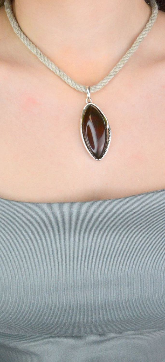 Zawieszka srebrna bursztyn bałtycki pr 925, DIA-ZAW-12763-925 Srebrna zawieszka bursztyn bałtycki w owalnym kształcie to propozycja od Sklepu Jubilerskiego Diament1.jpg