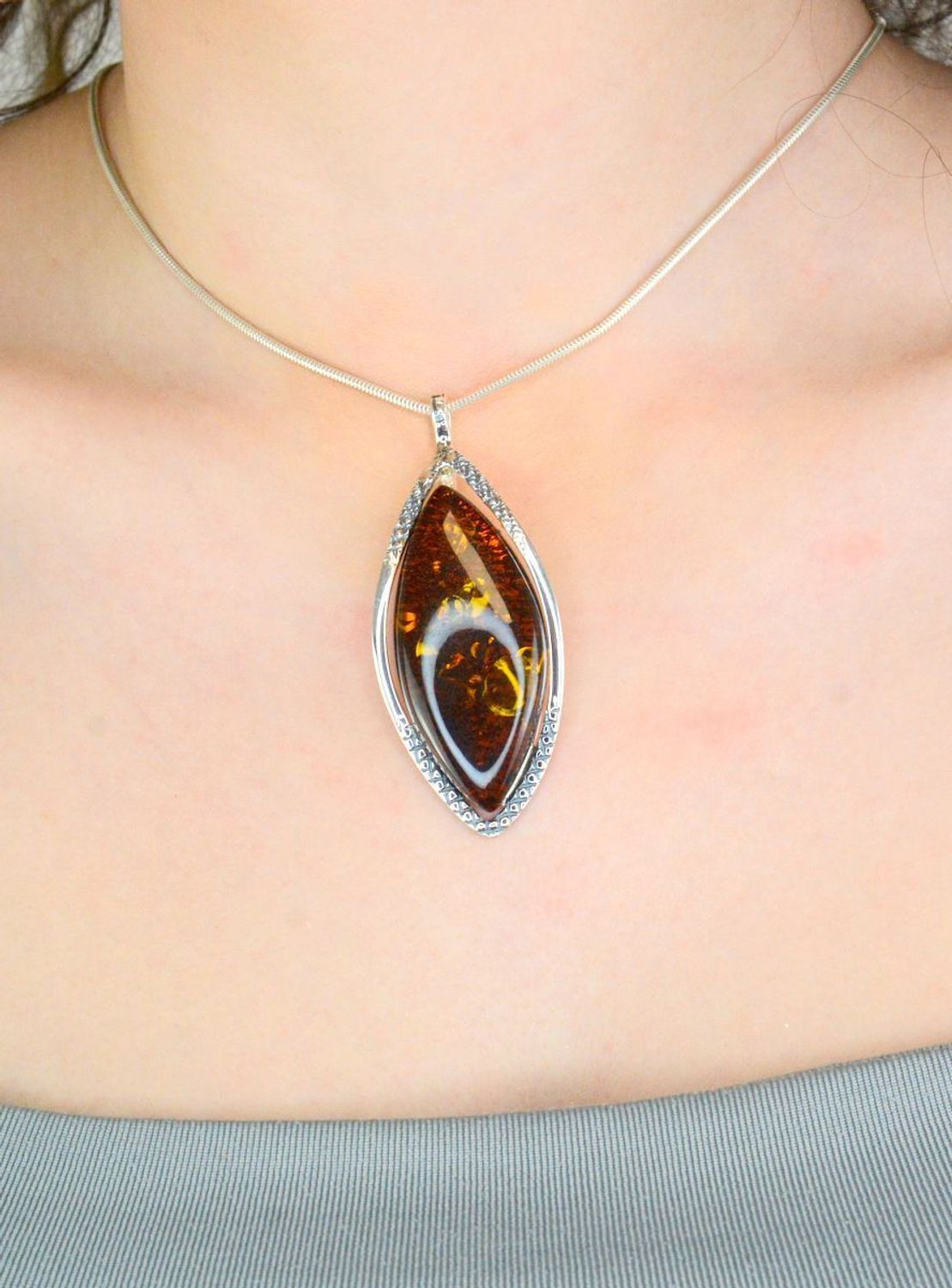 Srebrna zawieszka łezka z bursztynem bałtyckim, DIA-ZAW-12767-925.jpg