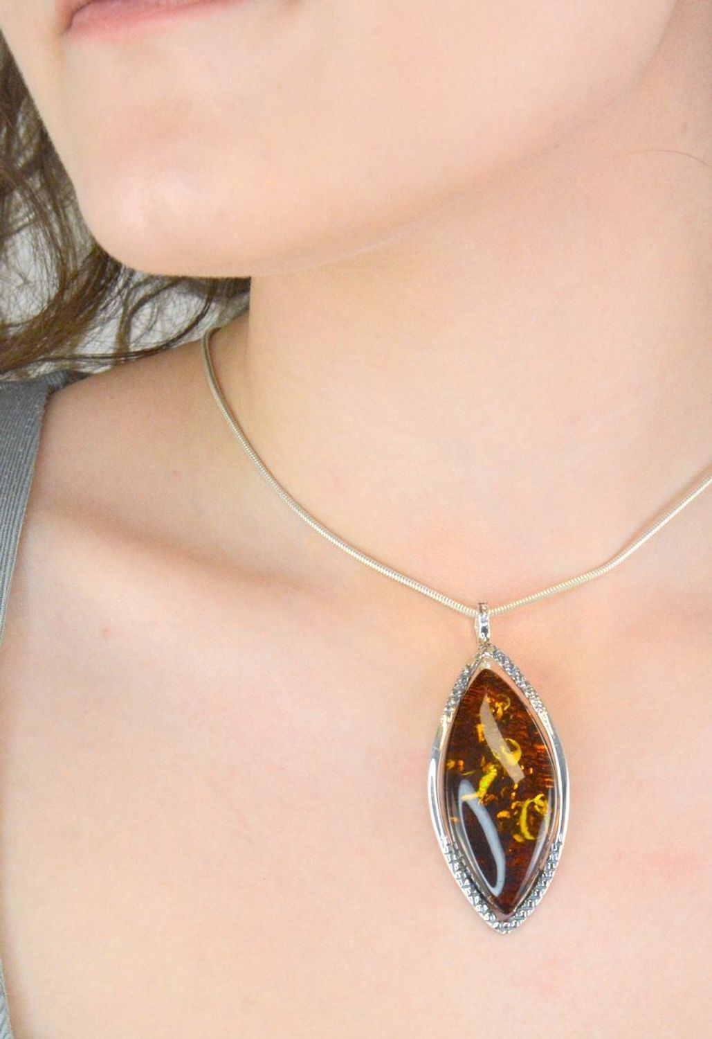 Srebrna zawieszka łezka z bursztynem bałtyckim, DIA-ZAW-12767-925.jpg