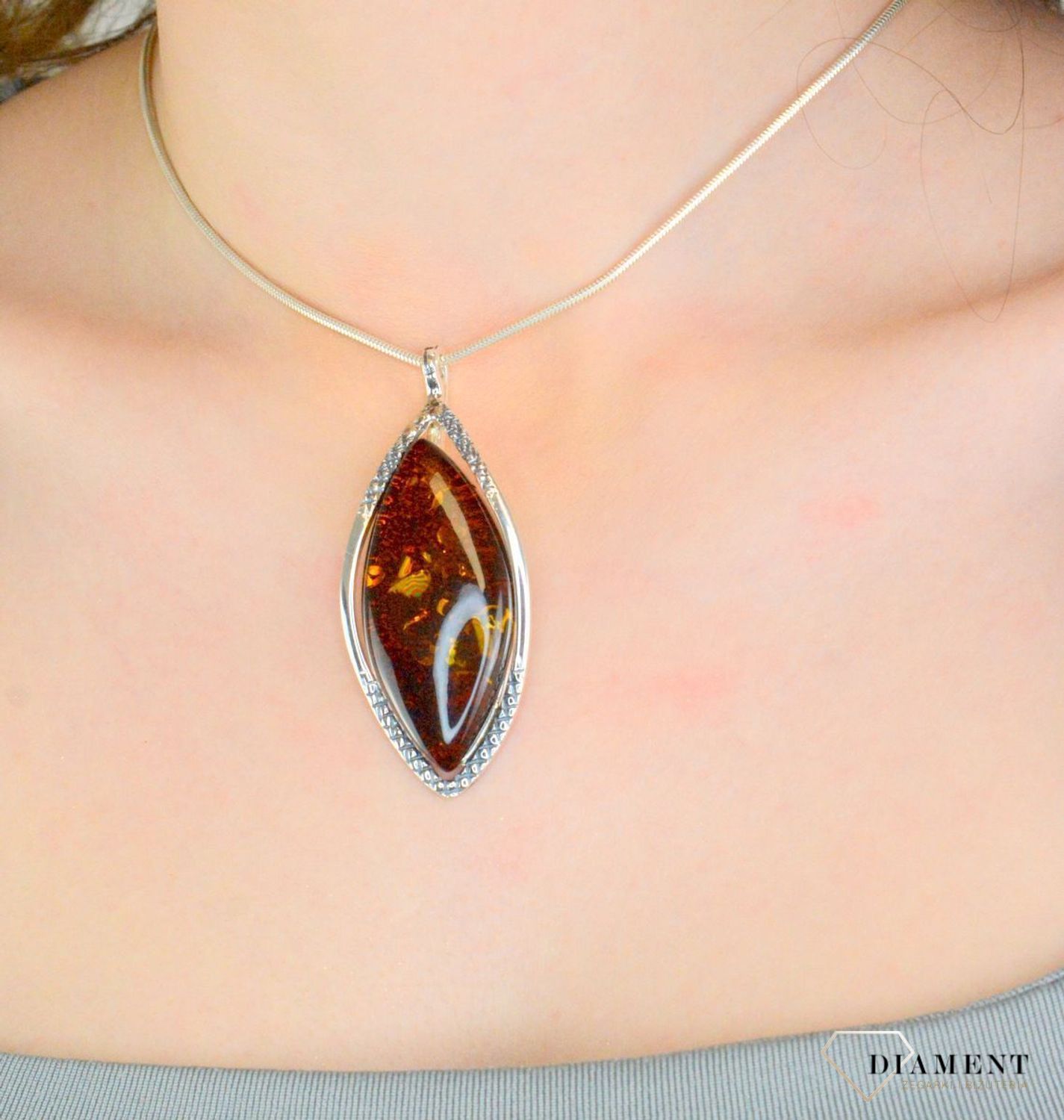 Srebrna zawieszka łezka z bursztynem bałtyckim, DIA-ZAW-12767-925.jpg