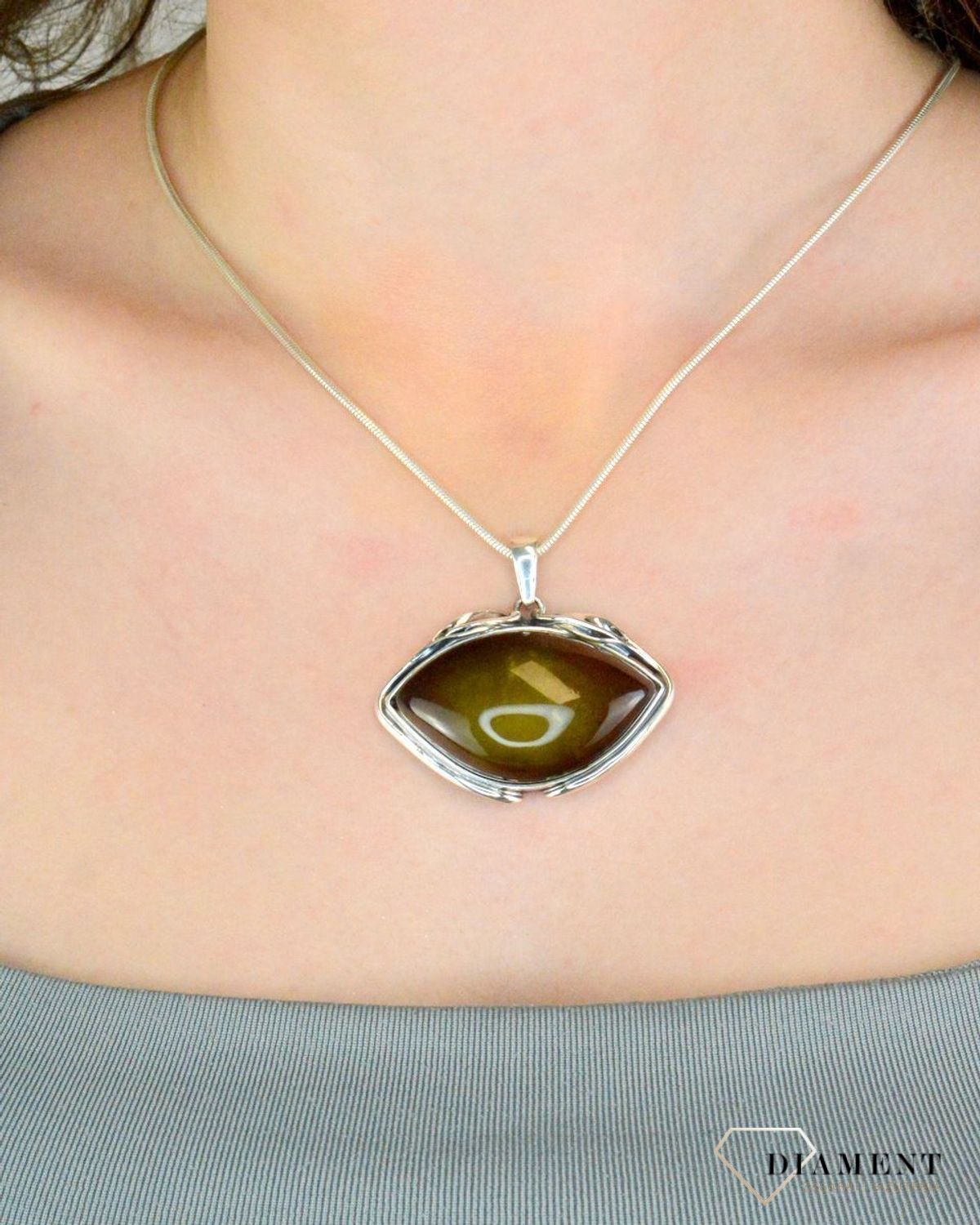 Zawieszka srebrna bursztyn pr 925, DIA-ZAW-12769-925 Srebrna zawieszka bursztyn bałtycki to propozycja od Sklepu Jubilerskiego Diament. 1.jpg