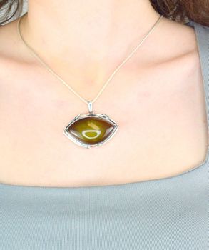 Duża zawieszka srebrna bursztyn bałtycki z motywem liścia pr 925, DIA-ZAW-12769-925. Srebrna zawieszka bursztyn bałtycki  (1).JPG