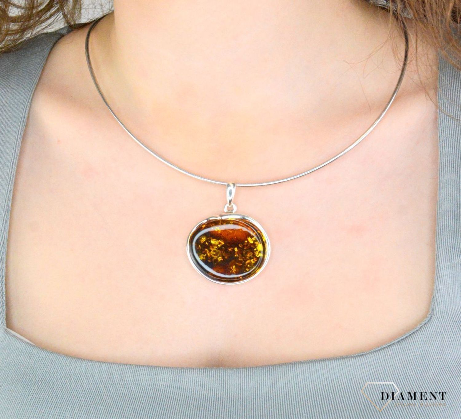 Zawieszka srebrna bursztyn brązowy pr 925, DIA-ZAW-12770-925 Srebrna zawieszka bursztyn bałtycki to propozycja od Sklepu Jubilerskiego Diament.1.jpg