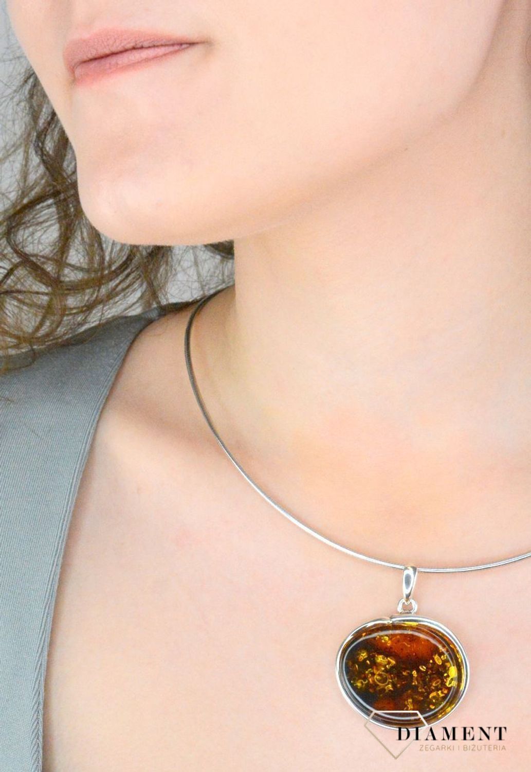 Zawieszka srebrna bursztyn brązowy pr 925, DIA-ZAW-12770-925 Srebrna zawieszka bursztyn bałtycki to propozycja od Sklepu Jubilerskiego Diament.1.jpg