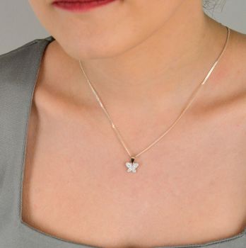 Zawieszka srebrna w kształcie motylka z cyrkoniami DIA-ZAW-12791-925. Elegancka biżuteria ze srebra 925 z błyszczącymi cyrkoniami, idealna na prezent. Subtelny i wyjątkowy dodatek do każdej stylizacji (2).JPG