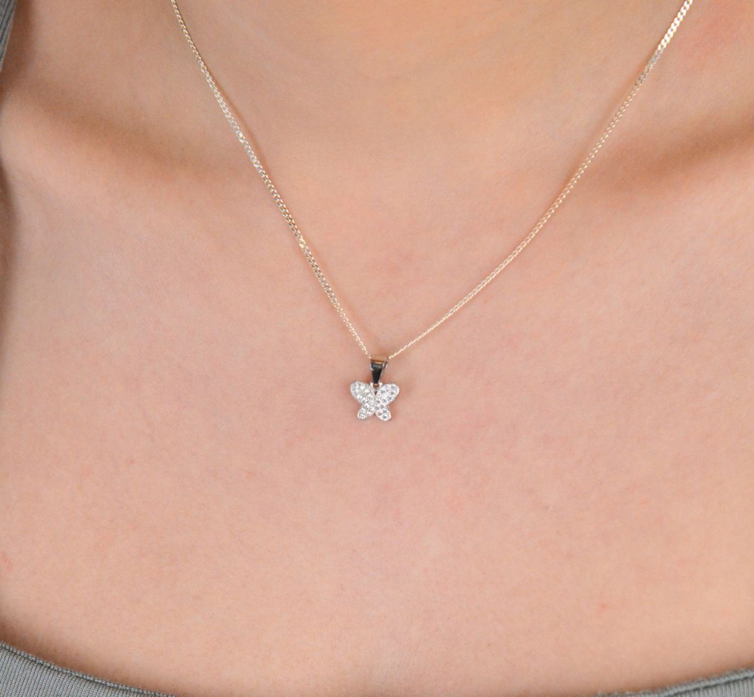 Zawieszka srebrna w kształcie motylka z cyrkoniami DIA-ZAW-12791-925 (2).jpg