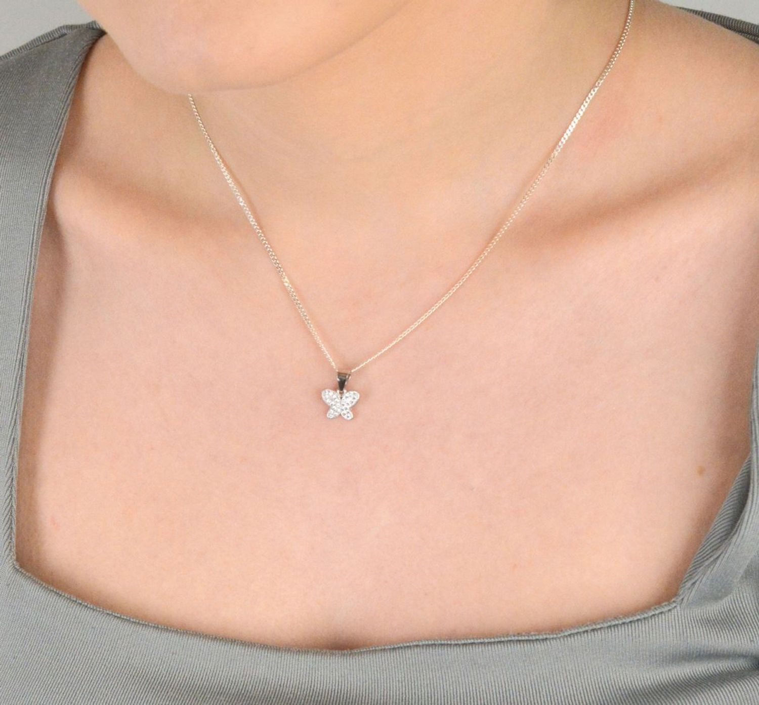 Zawieszka srebrna w kształcie motylka z cyrkoniami DIA-ZAW-12791-925 (2).jpg