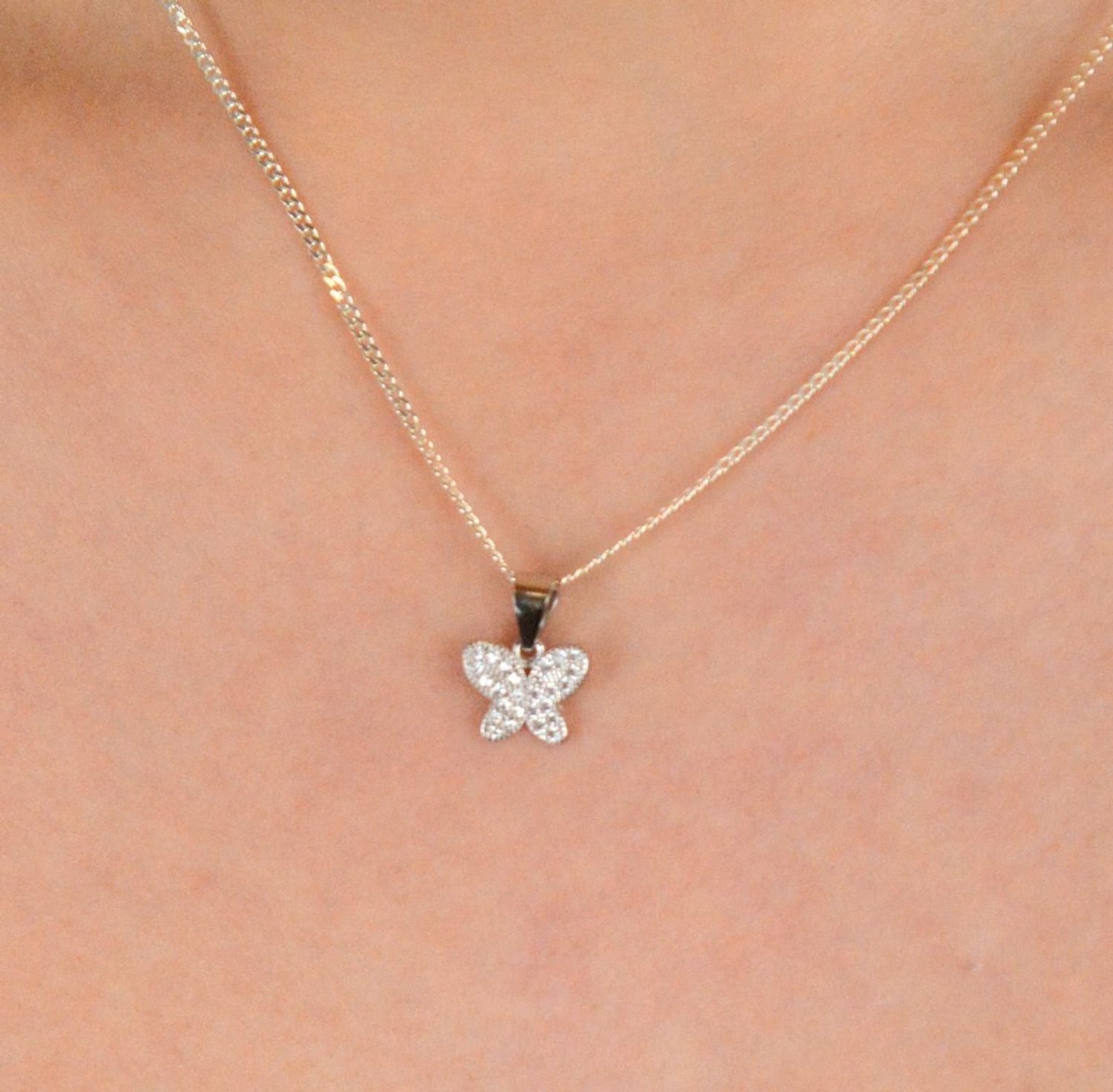 Zawieszka srebrna w kształcie motylka z cyrkoniami DIA-ZAW-12791-925 (2).jpg