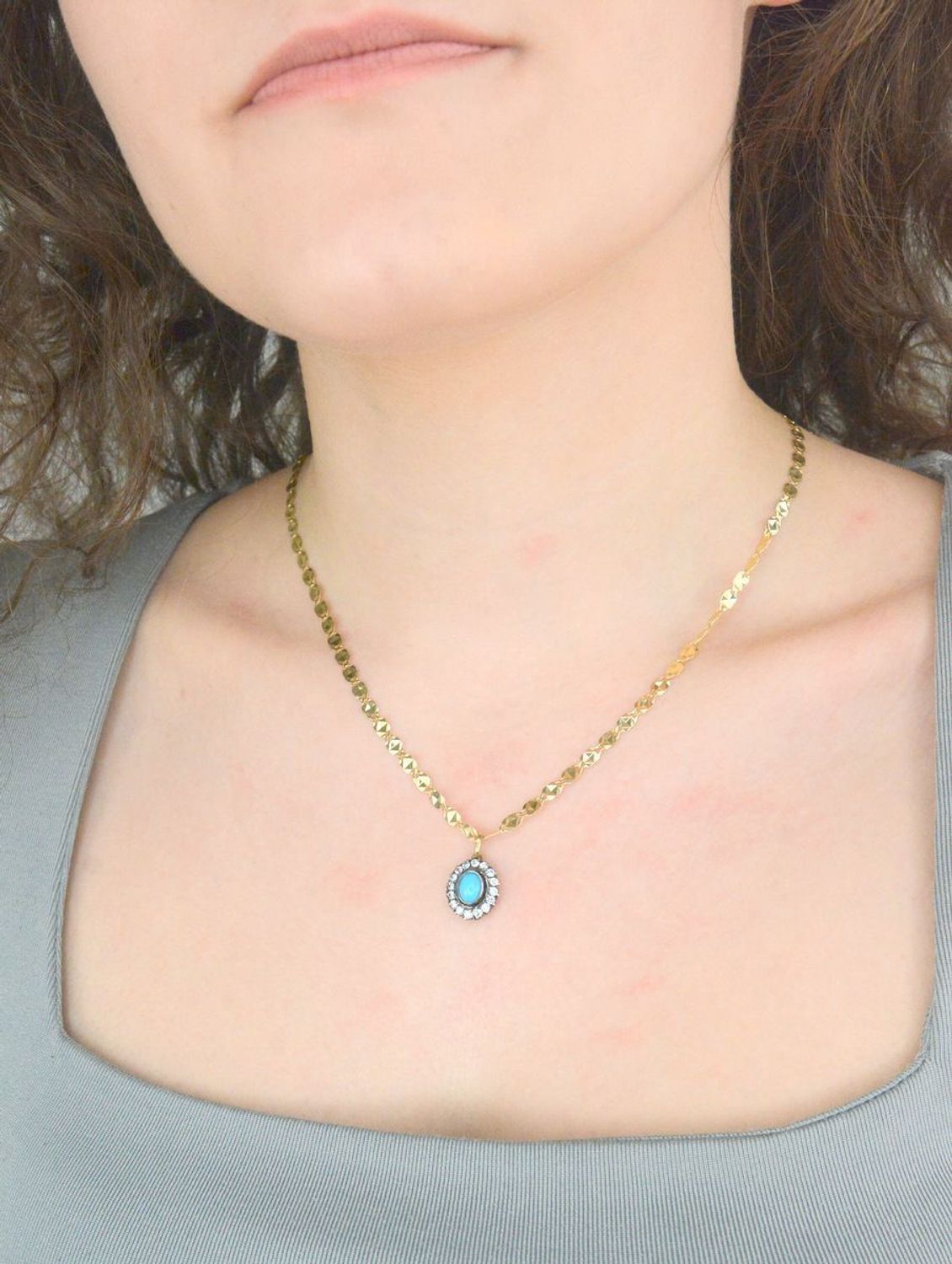 Zawieszka owalna Art Deco turkus złoto ze srebrem DIA-ZAW-12827-585  Wisiorek został wykonany z wysokiej jakości złota próby 585 i srebrna próby 925. Złoto to jeden z najpopularniejszych kruszców1.jpg