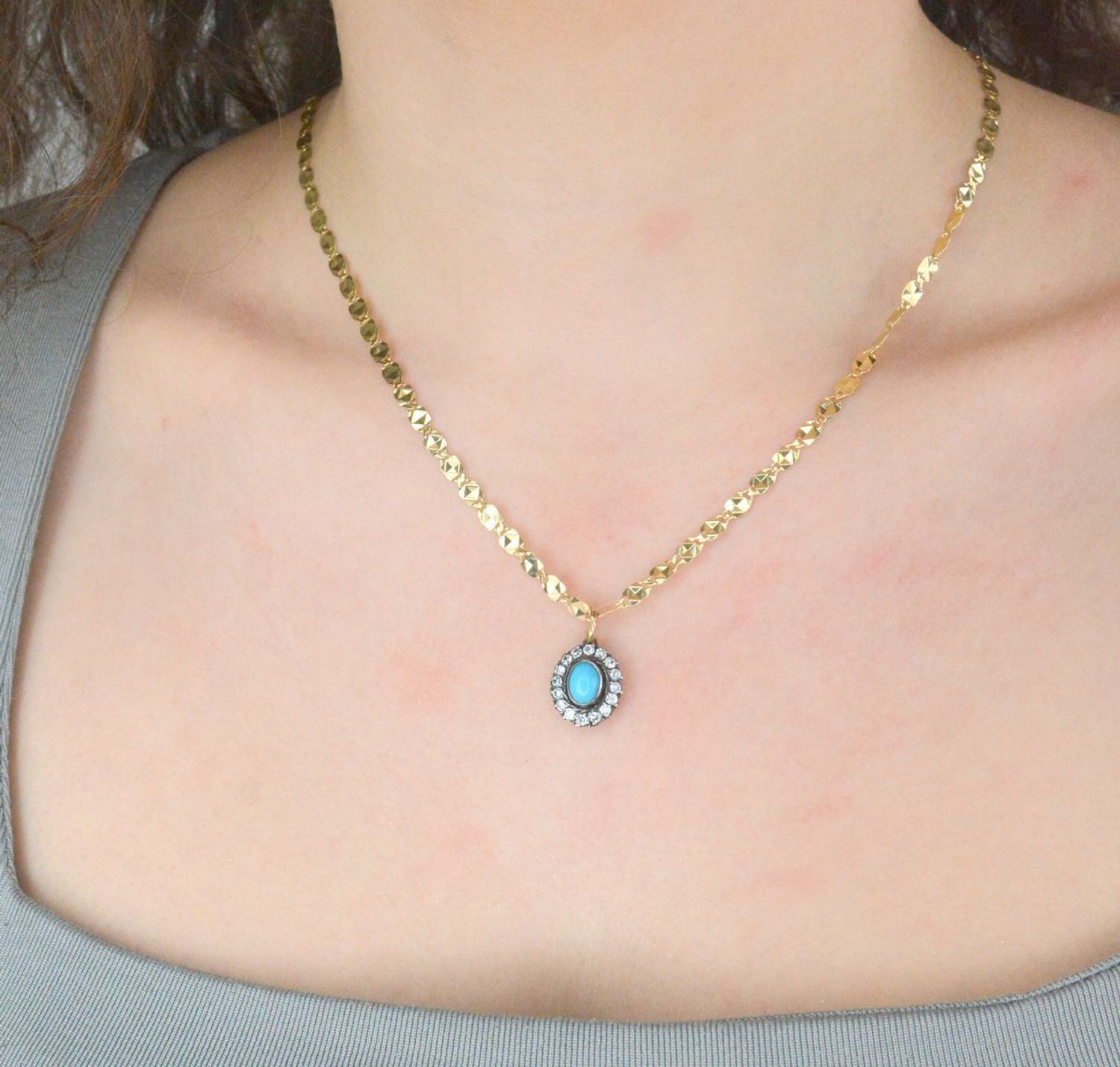 Zawieszka owalna Art Deco turkus złoto ze srebrem DIA-ZAW-12827-585  Wisiorek został wykonany z wysokiej jakości złota próby 585 i srebrna próby 925. Złoto to jeden z najpopularniejszych kruszców1.jpg