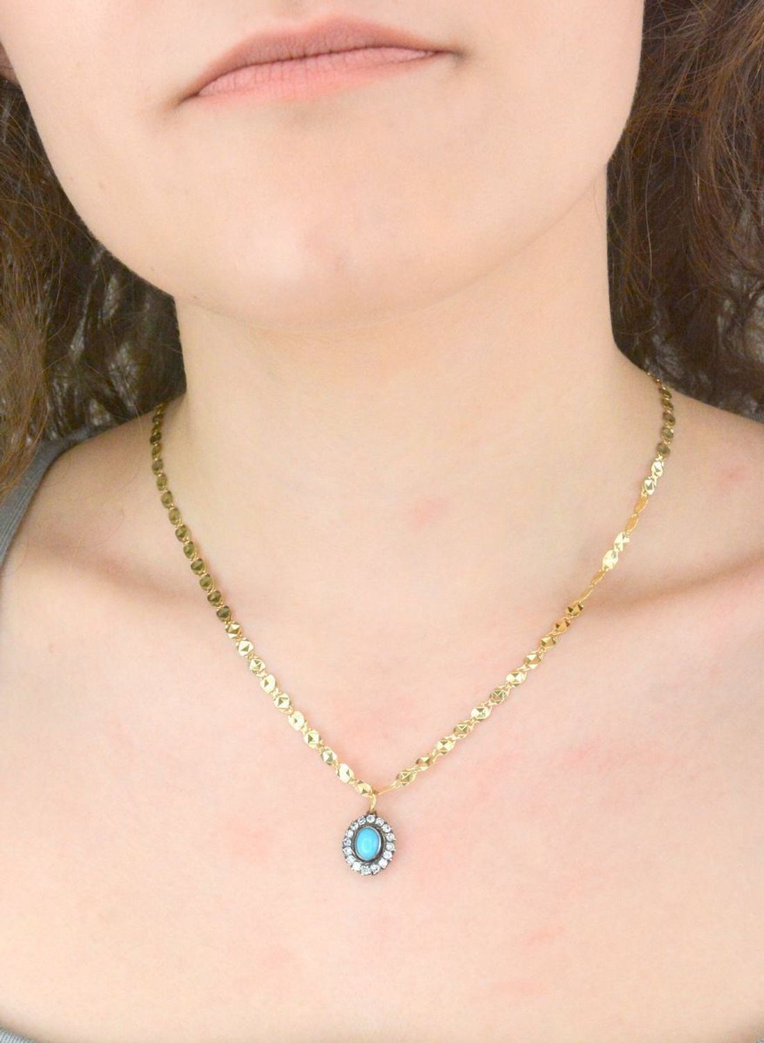 Zawieszka owalna Art Deco turkus złoto ze srebrem DIA-ZAW-12827-585  Wisiorek został wykonany z wysokiej jakości złota próby 585 i srebrna próby 925. Złoto to jeden z najpopularniejszych kruszców1.jpg