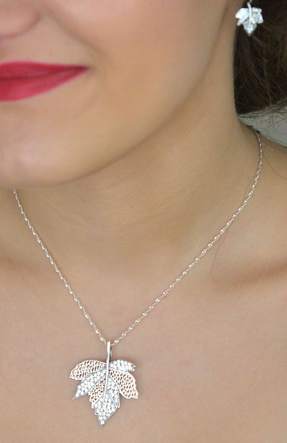 Zawieszka srebrna liść z cyrkonia DIA-ZAW-12832-925.jpg